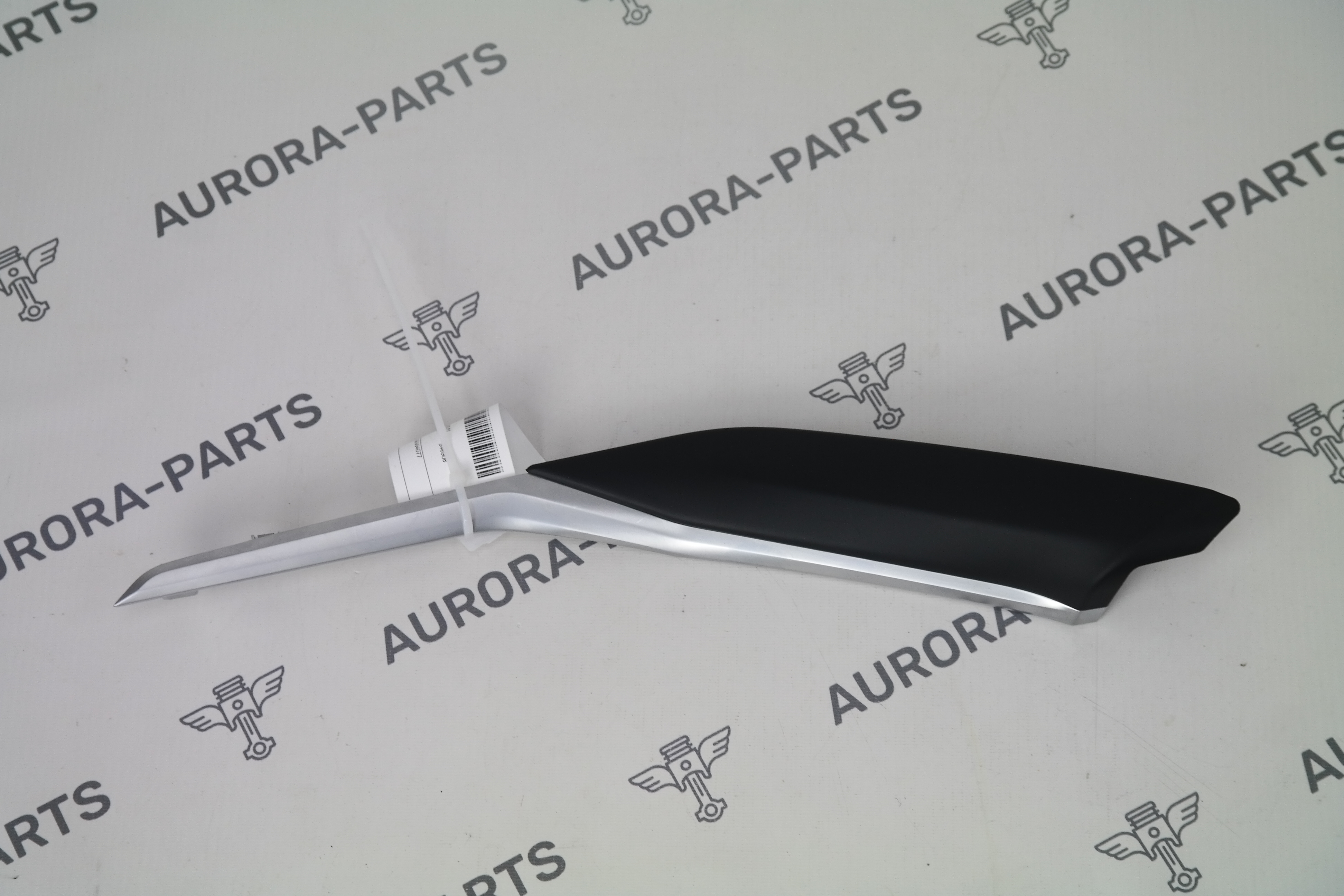 Накладка боковая центральной консоли RH BMW 3-Series