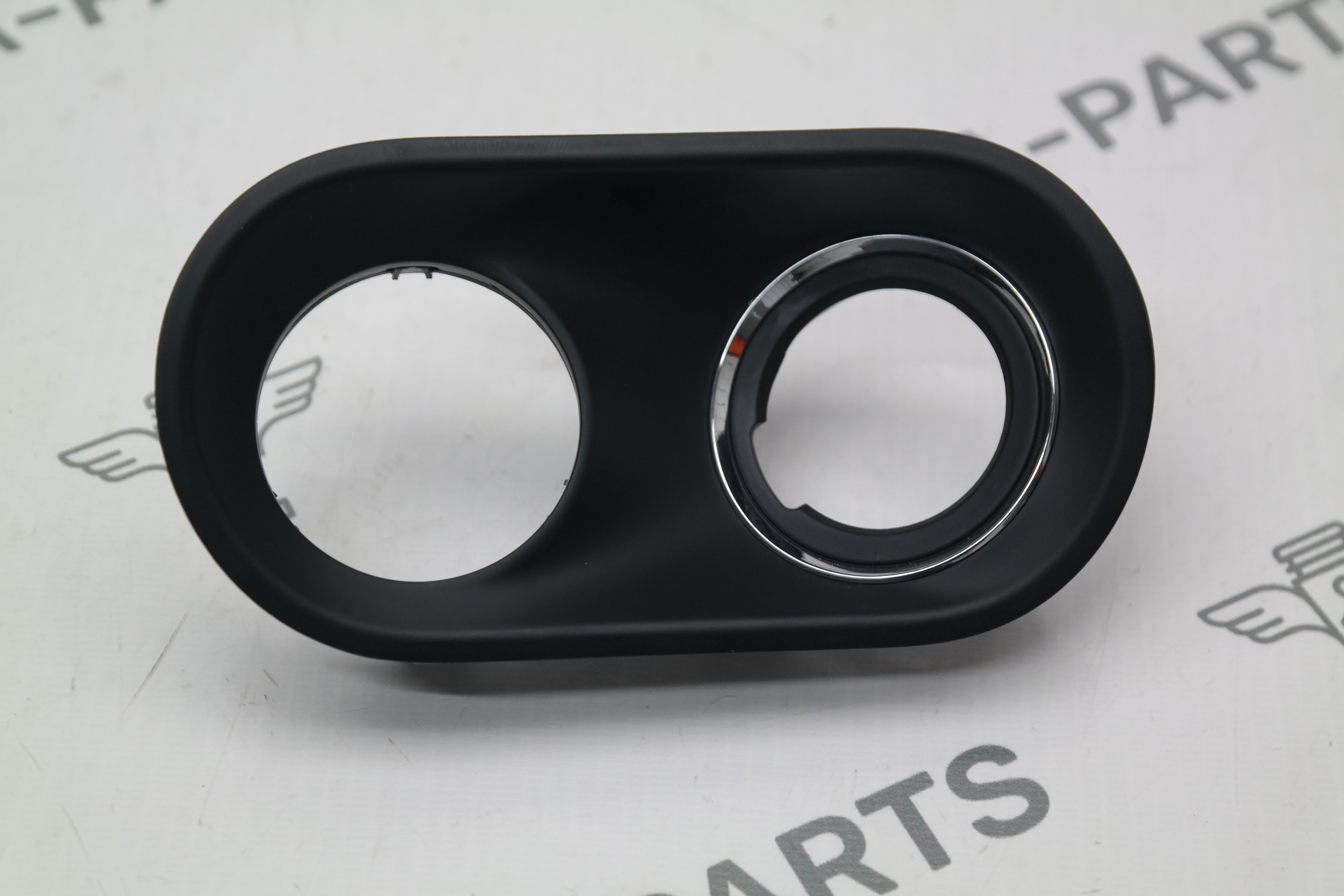 Накладка торпеды декоративная Porsche Macan