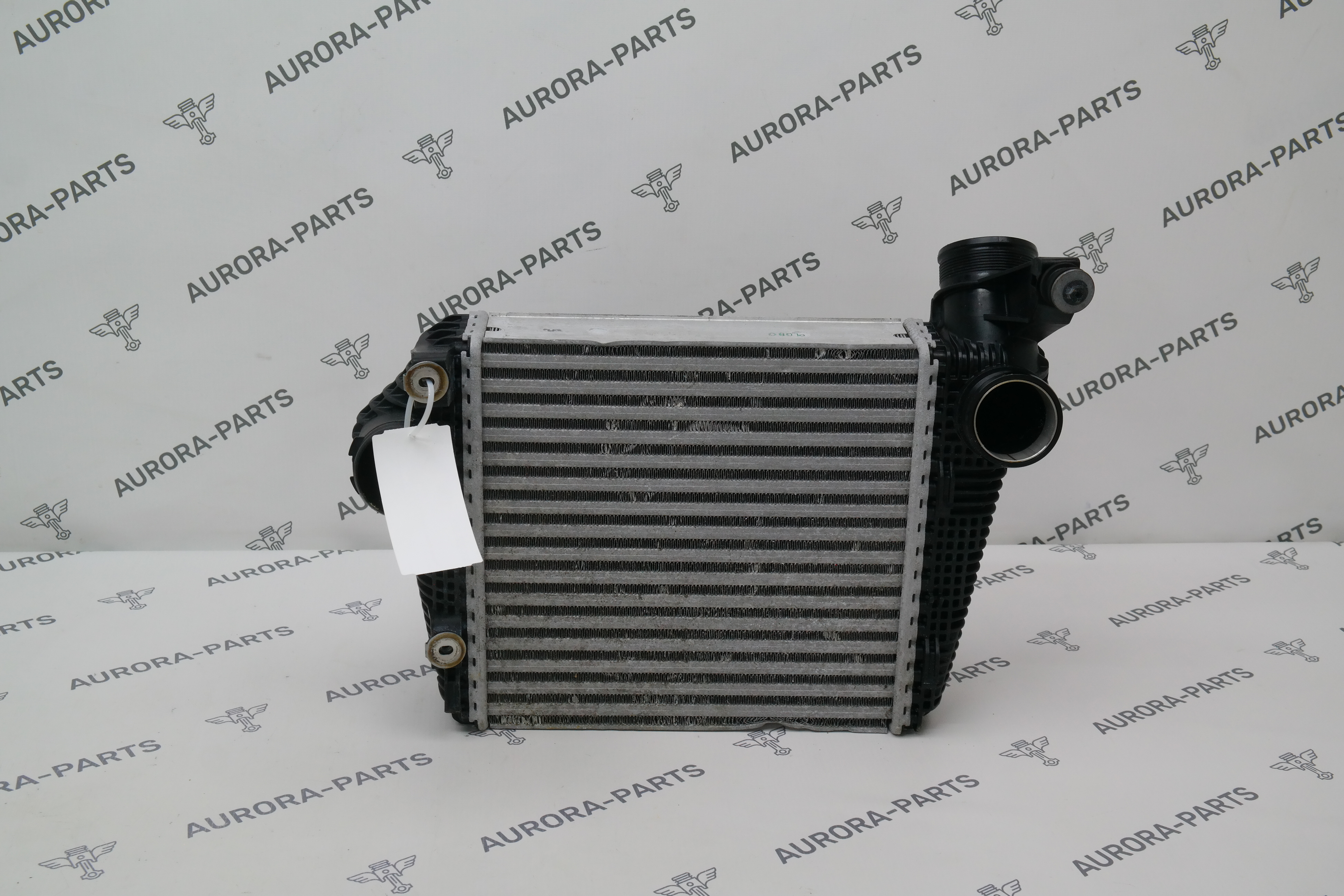 Радиатор интеркуллера RH Porsche Macan