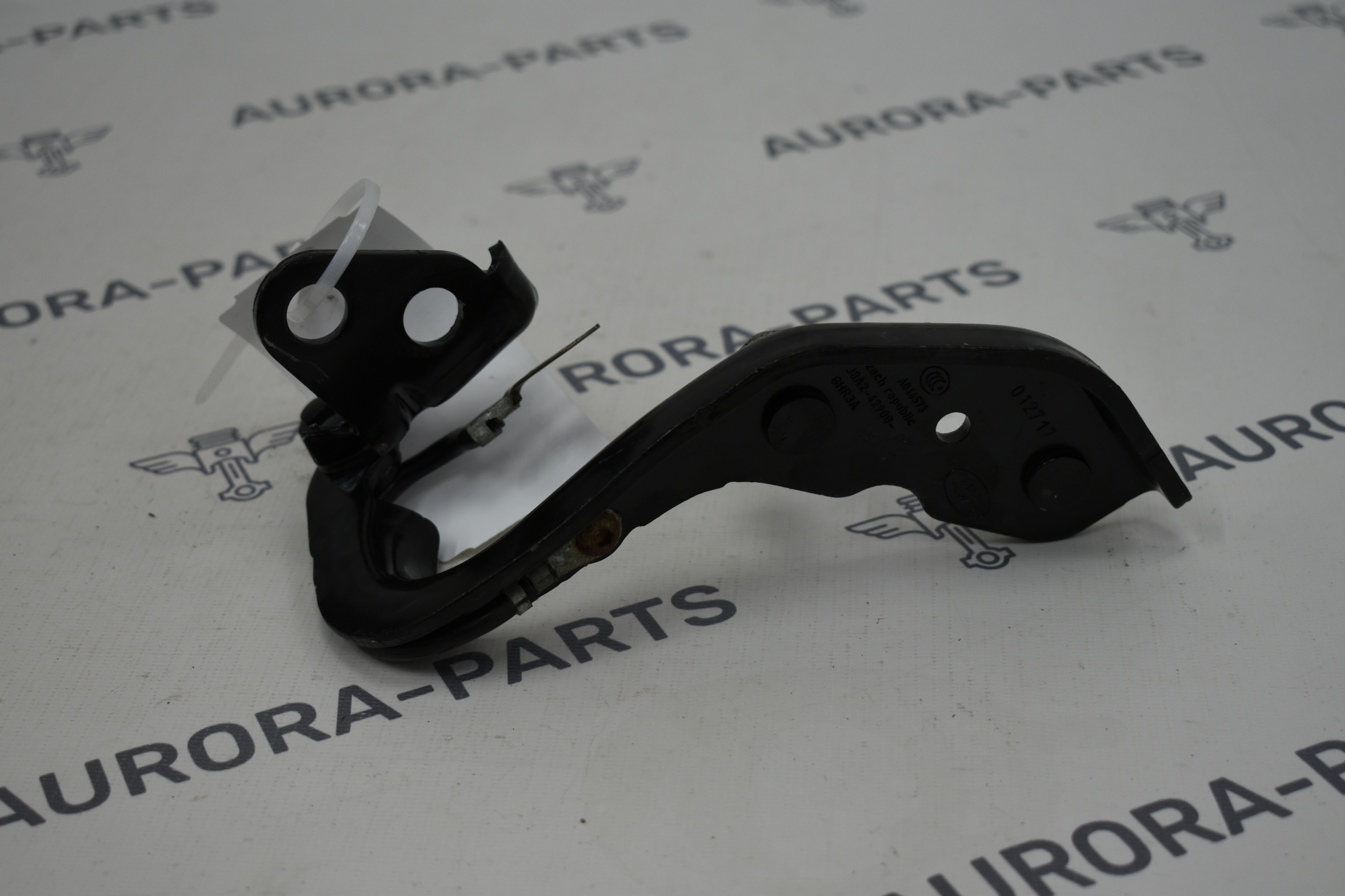 Петля крышки багажника RH Land Rover Range Rover Velar