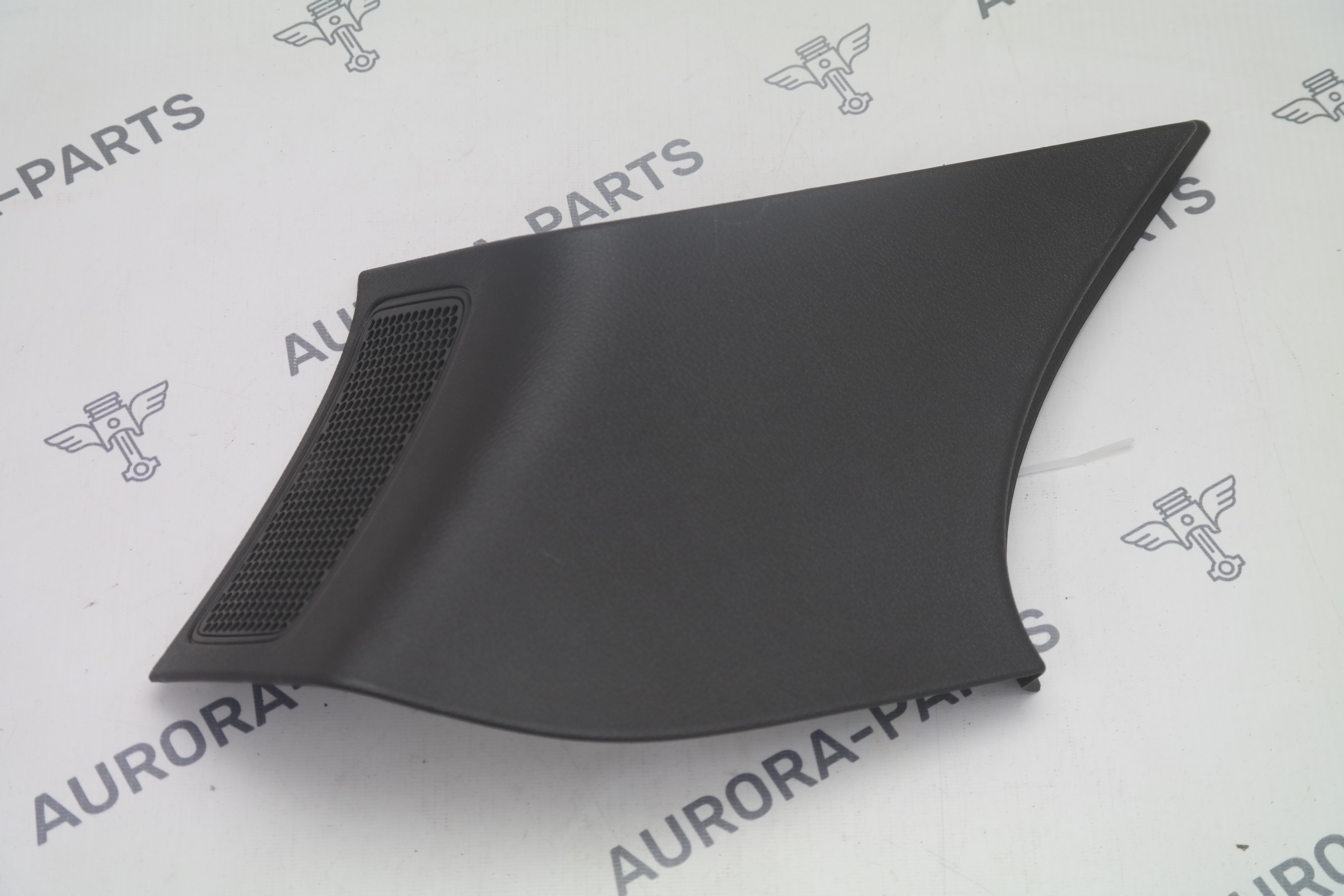 Обшивка стойки D LH Porsche Cayenne