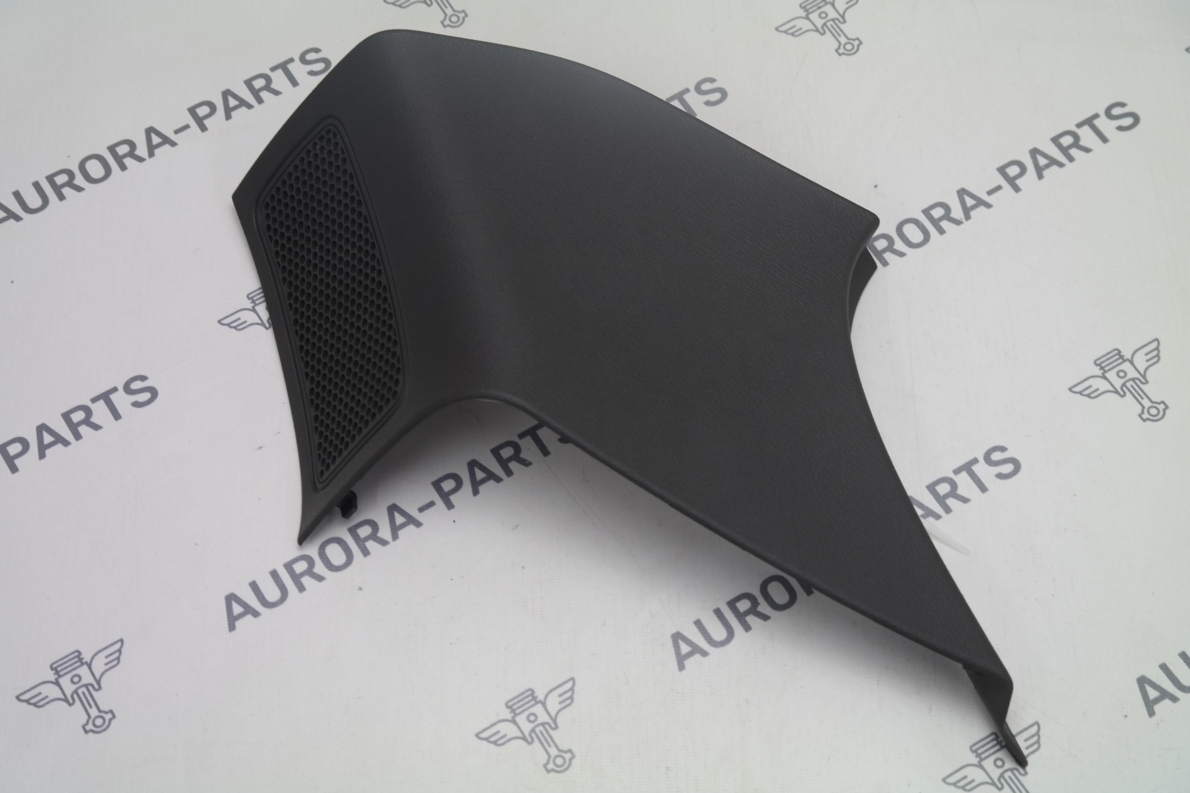 Обшивка стойки D RH Porsche Cayenne