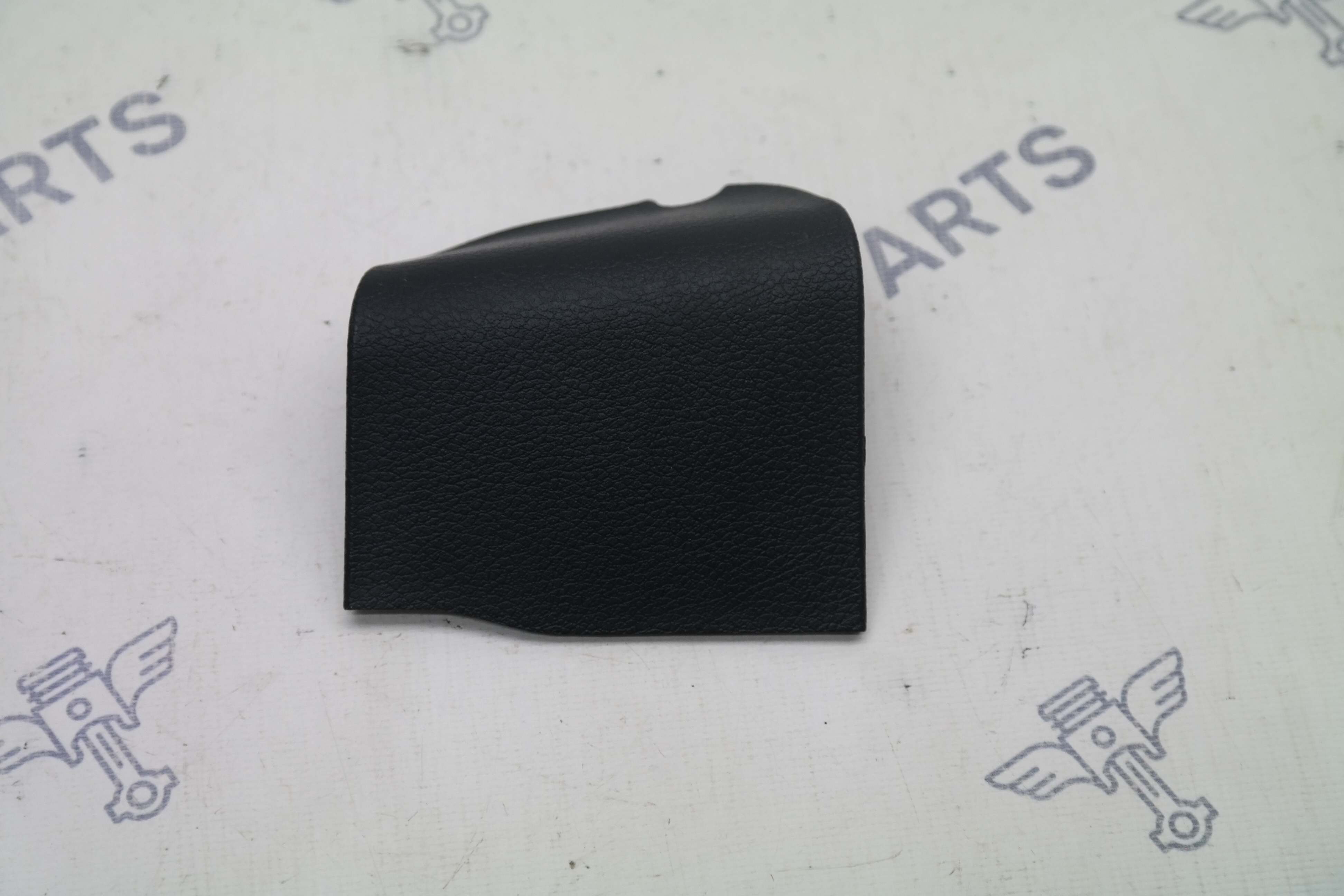 Накладка ремня безопасности заднего RH Jeep Wrangler