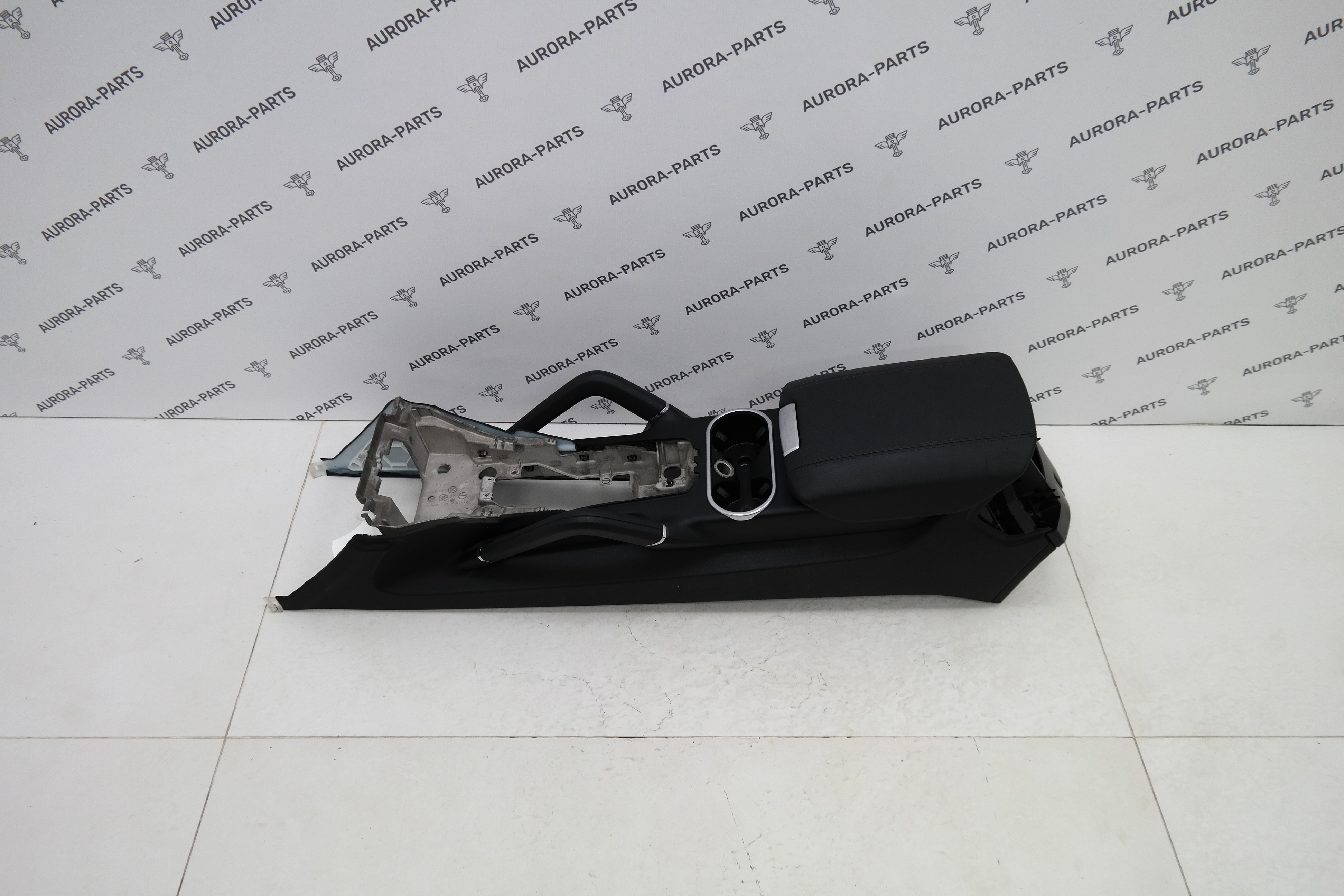 Подлокотник в сборе с центральной консолью Porsche Cayenne