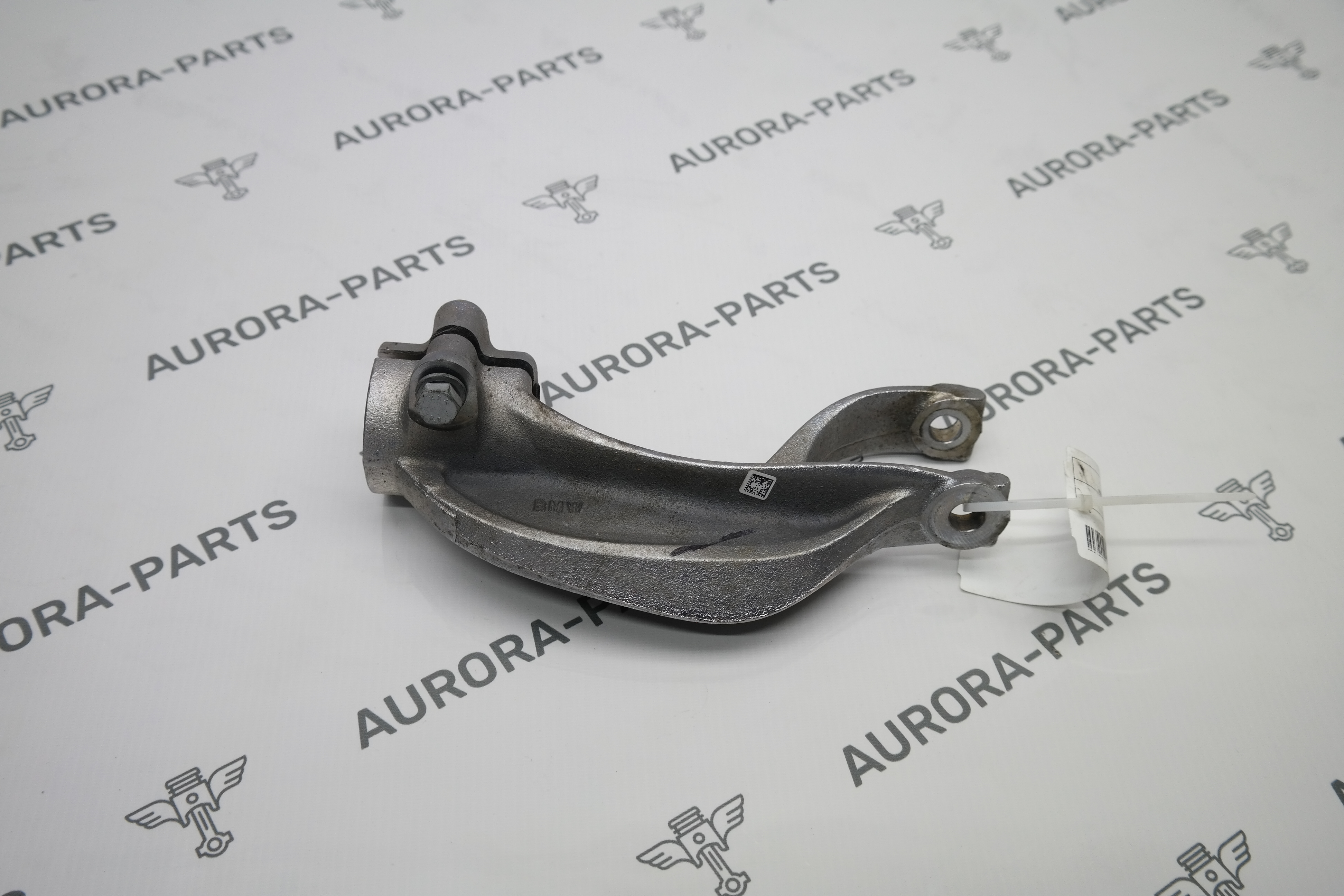 Кронштейн амортизационной стойки RH BMW X5