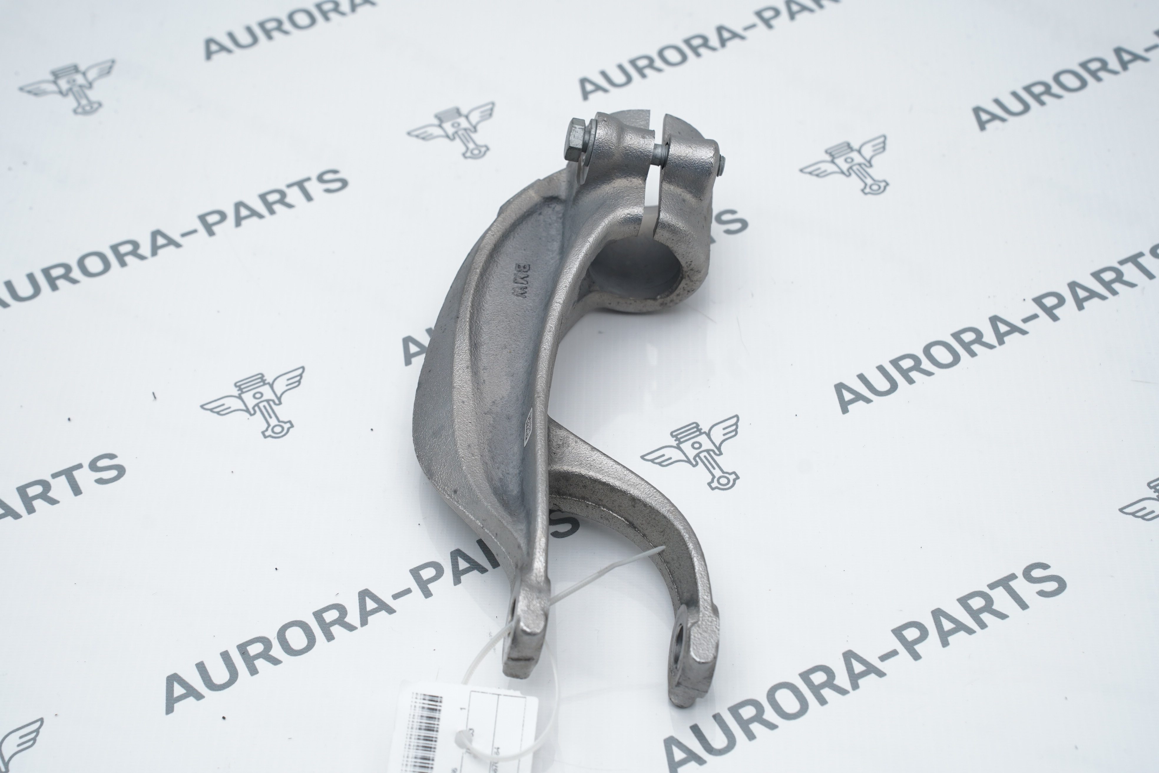 Кронштейн амортизационной стойки RH BMW X5