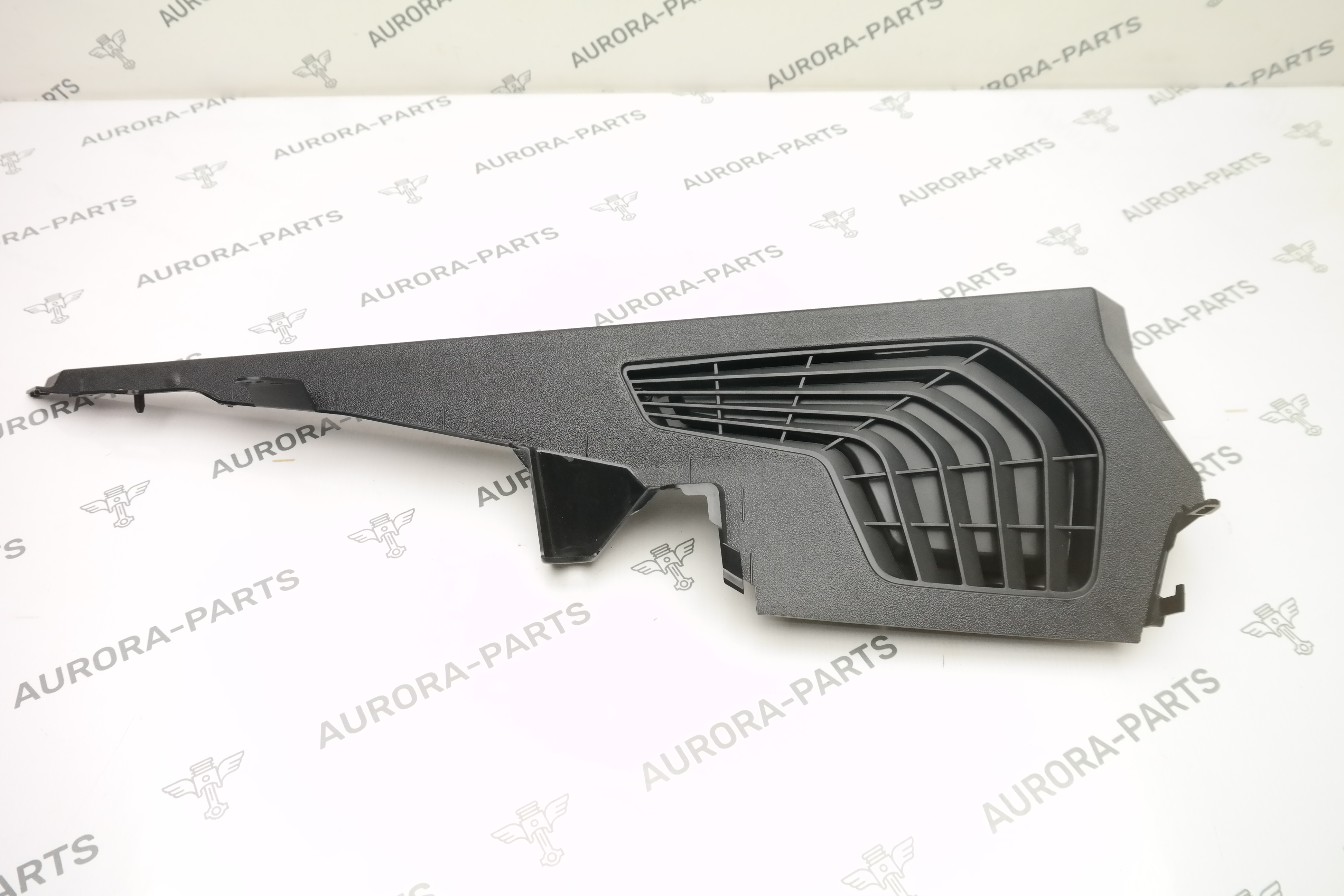 Опора полки багажника RH BMW X5