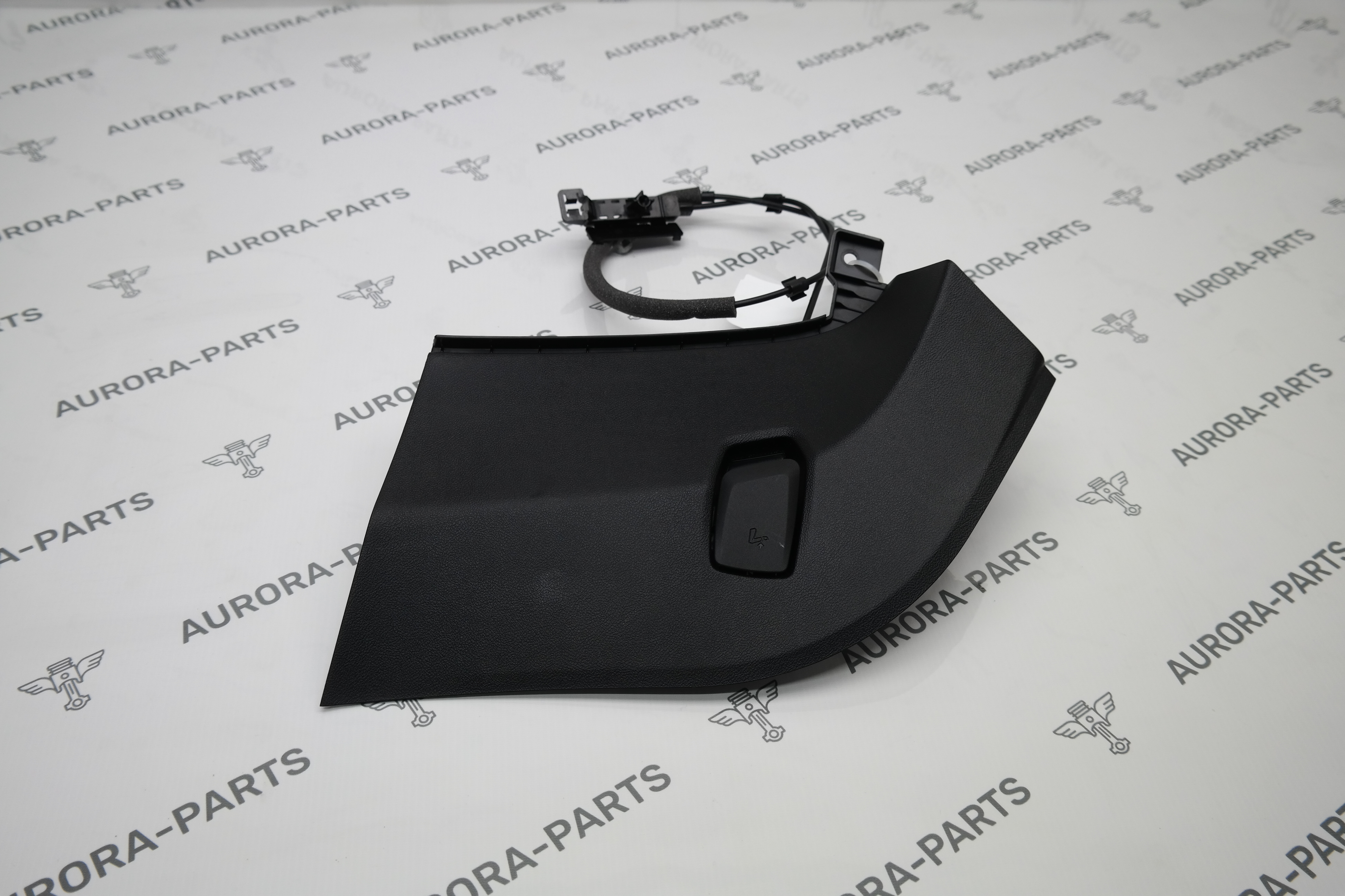 Обшивка стойки D нижняя RH BMW X4