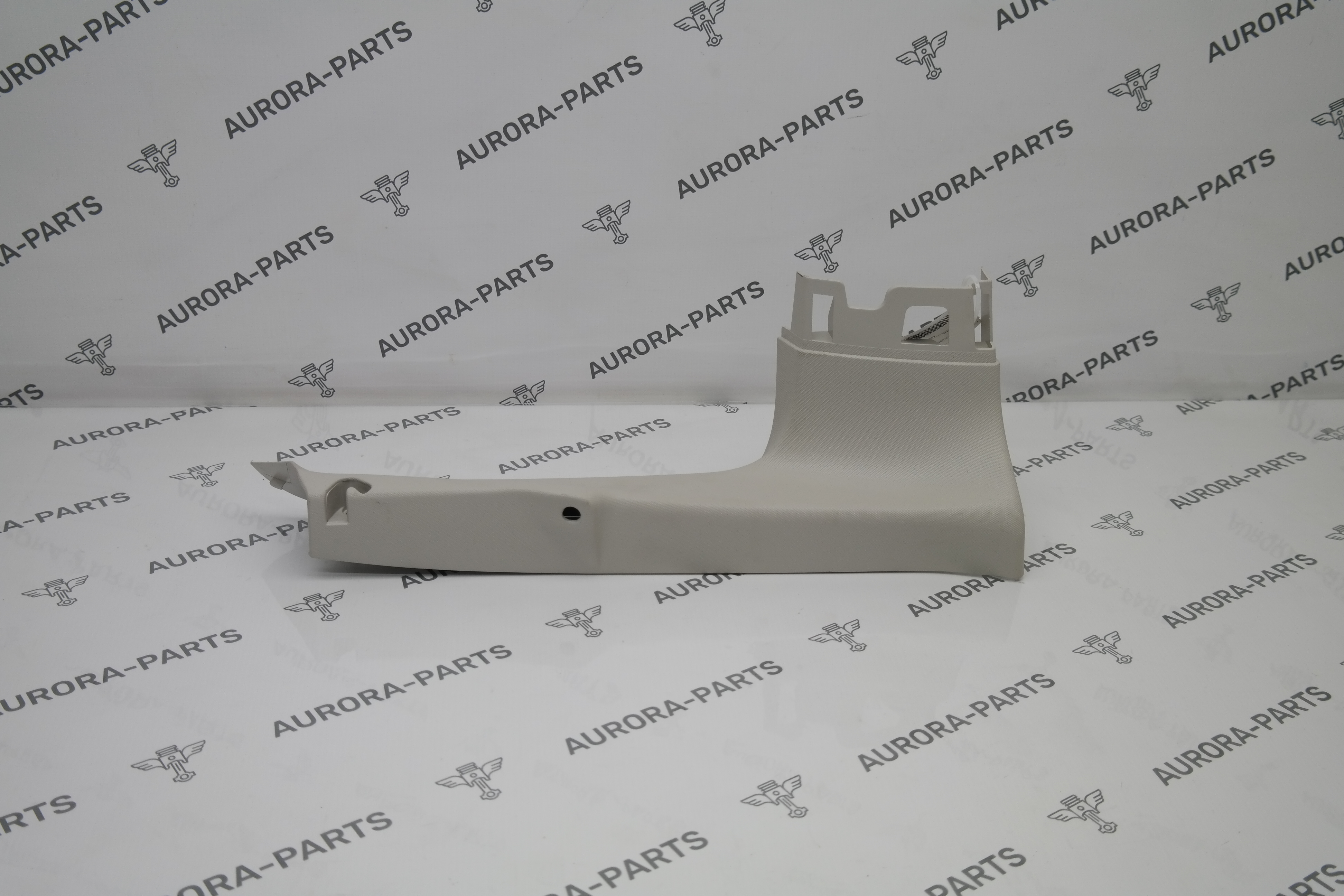 Обшивка крышки багажника (elfenbeinweiss) LH BMW X4