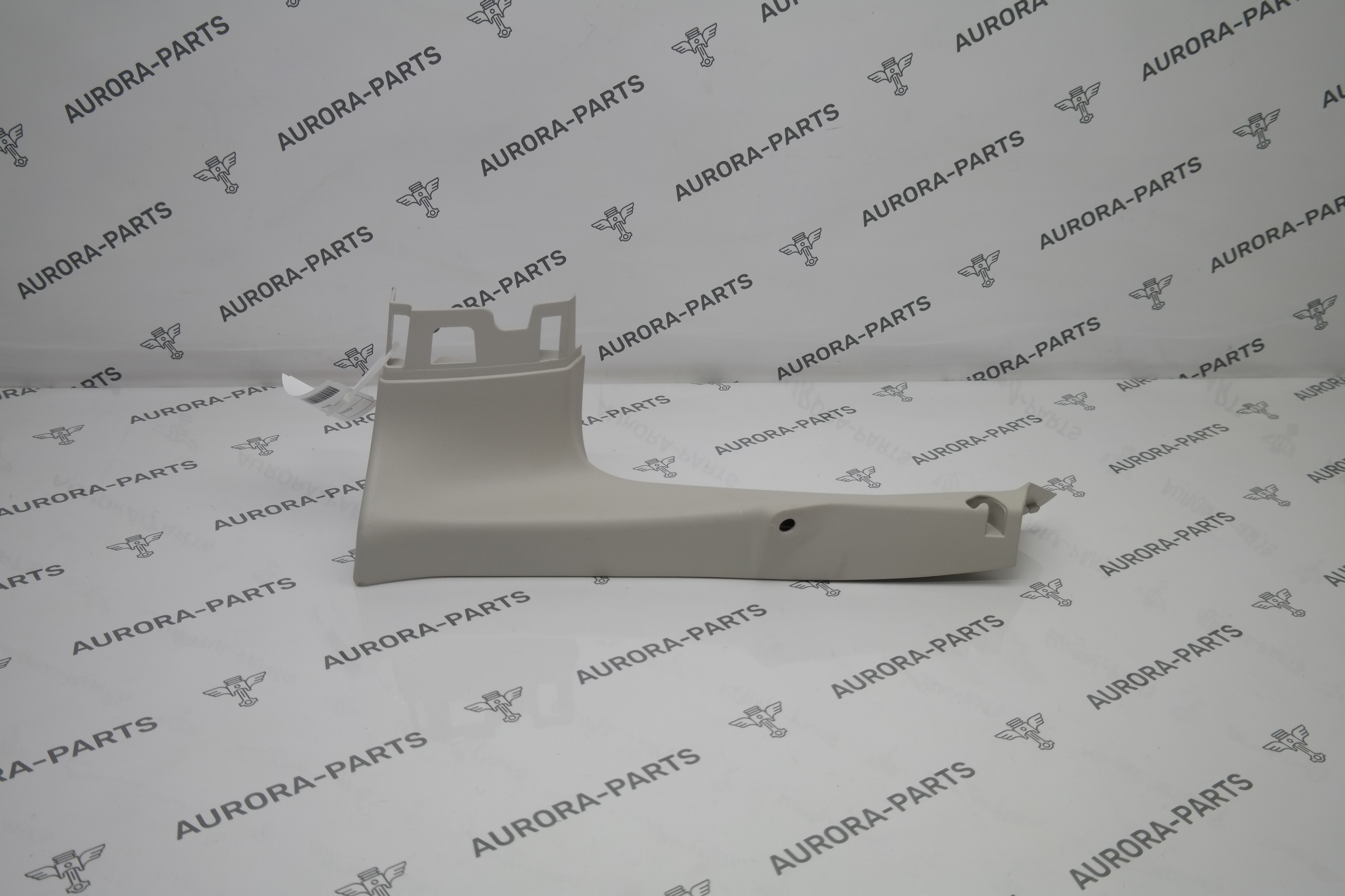 Обшивка крышки багажника (elfenbeinweiss) RH BMW X4