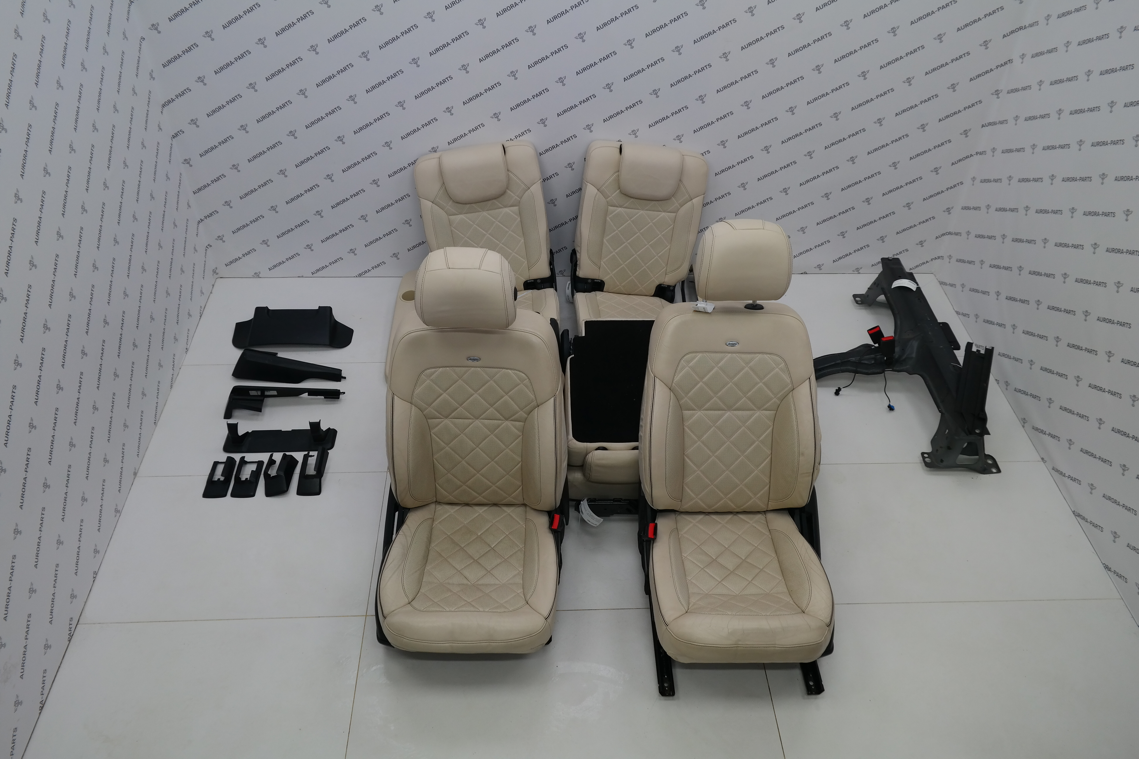 Комплект сидений 7 мест 955 DESIGNO + кронштейн под третий ряд (вентиляция, перфорация, память, мас Mercedes GL/GLS