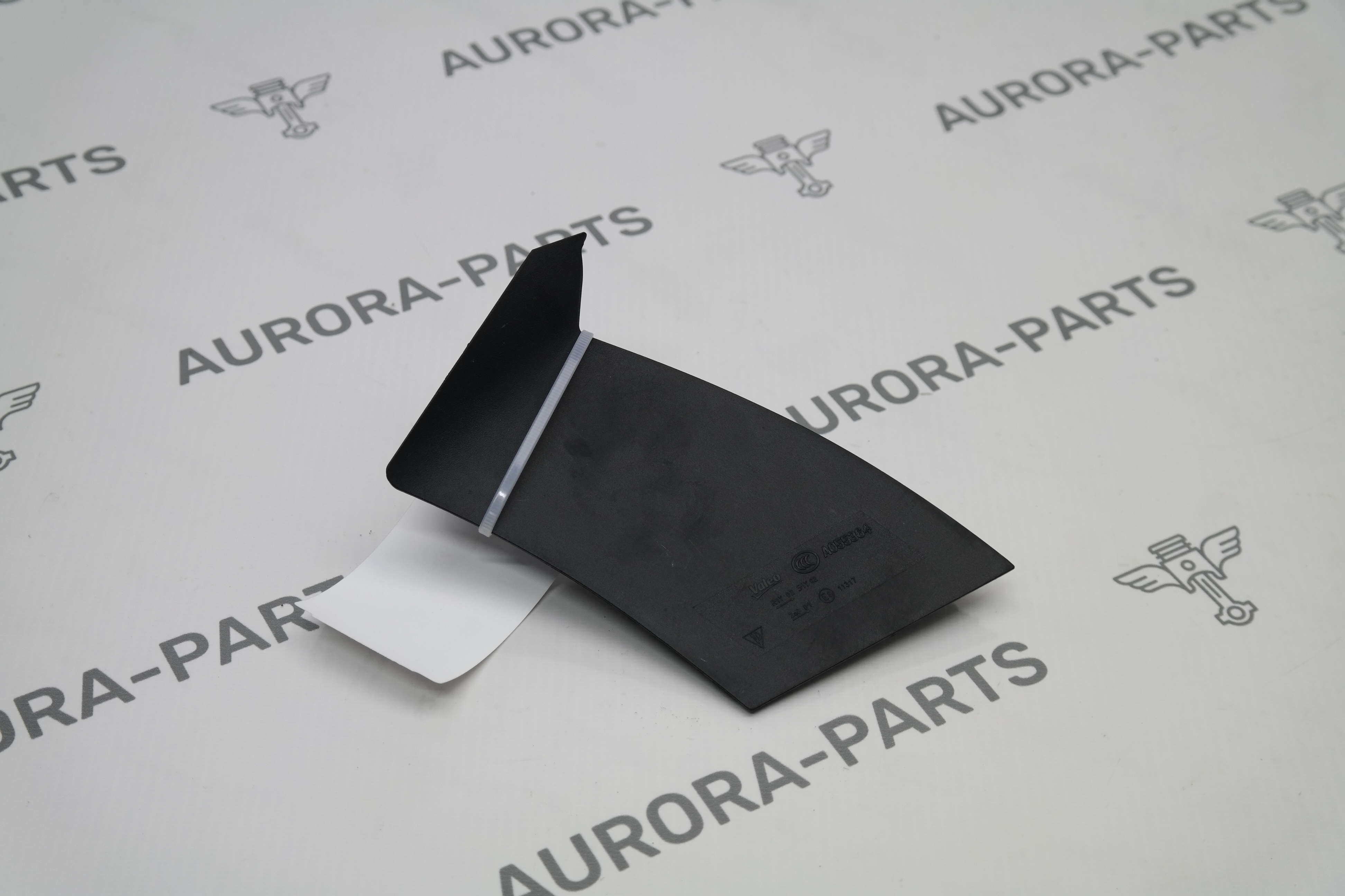 Накладка заднего фонаря (С дефектом) RH Porsche Cayenne