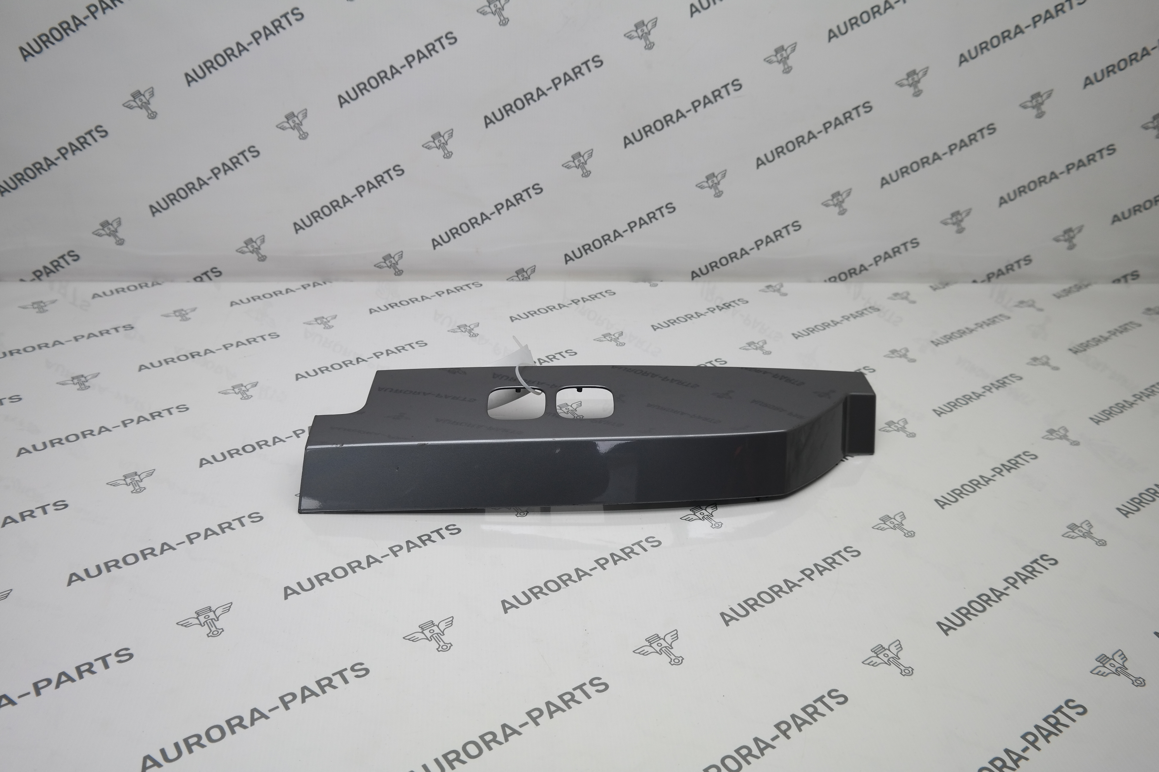 Накладка заднего фонаря (С дефектом) RH Land Rover Defender