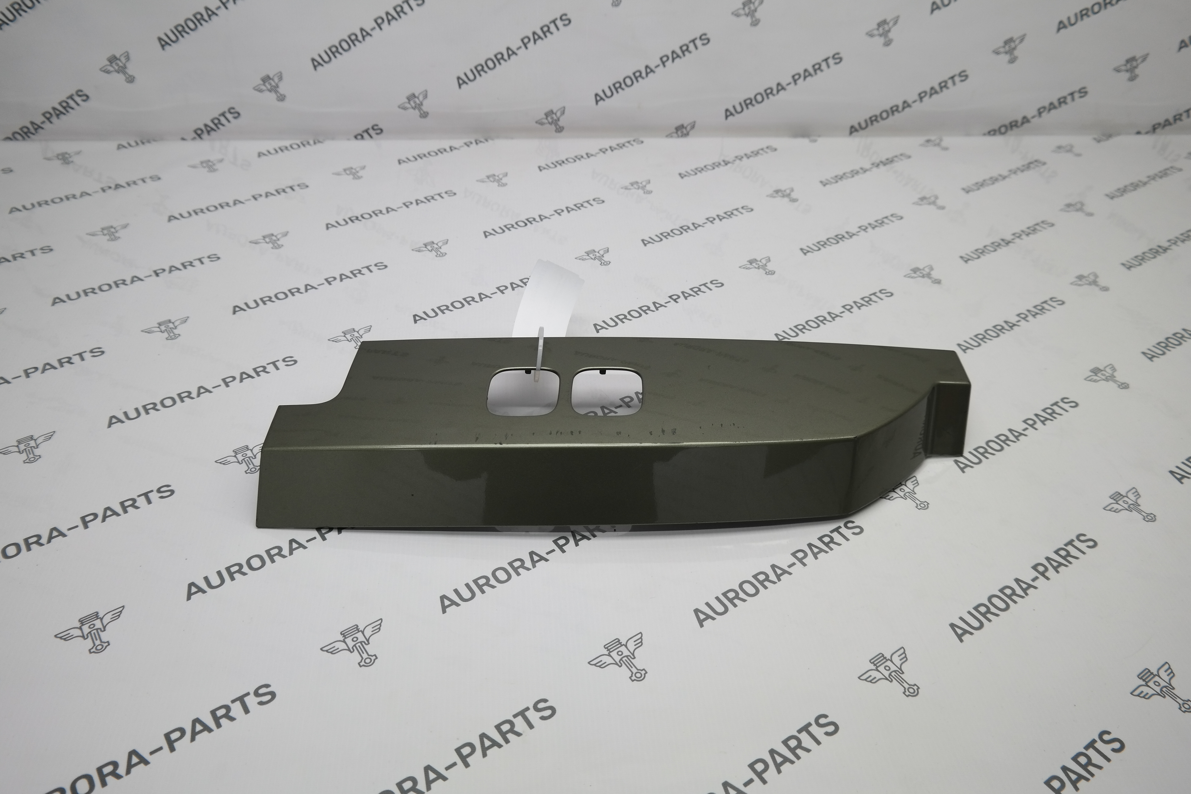 Накладка заднего фонаря (С дефектом) RH Land Rover Defender