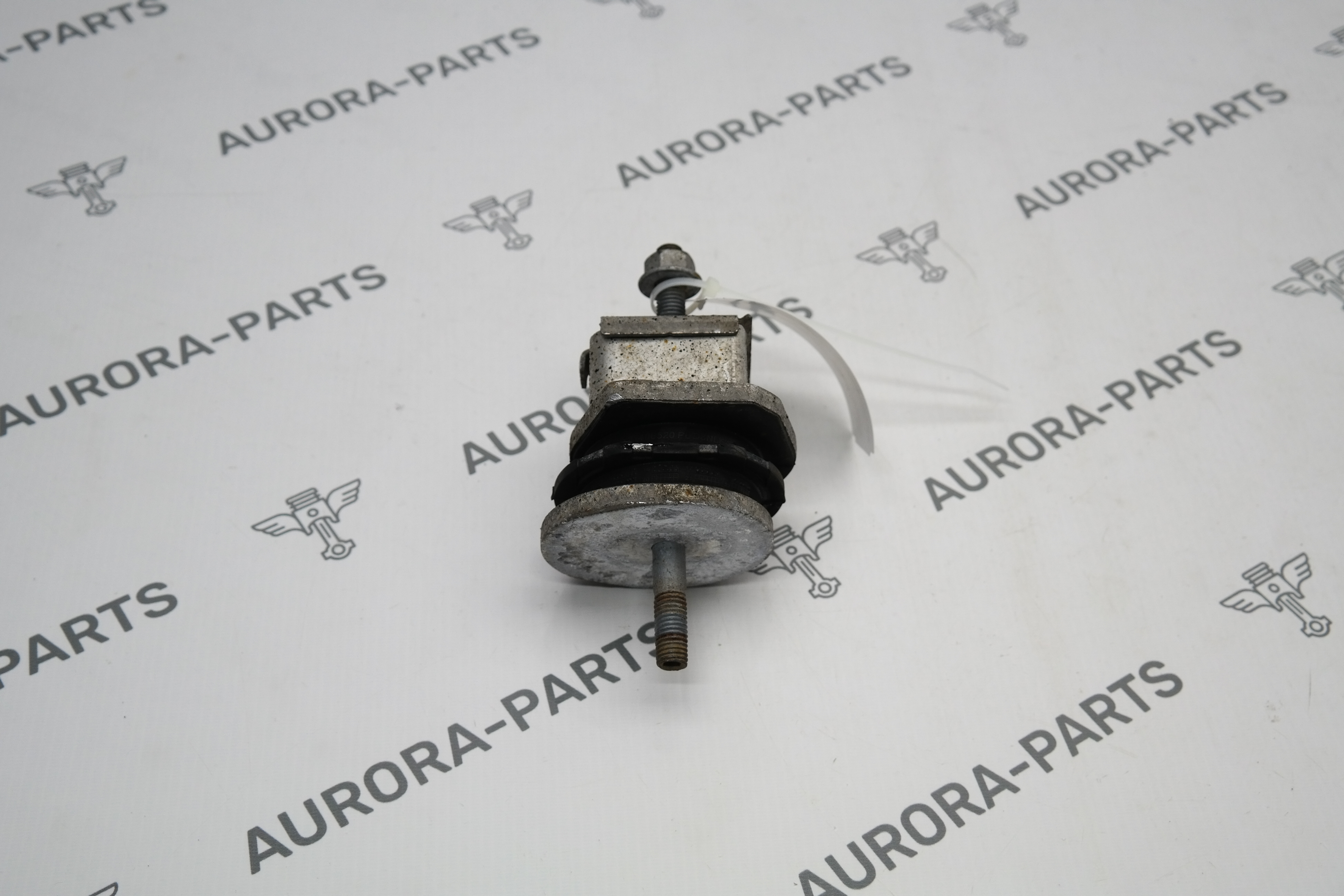 Опора задней рессоры LH=RH Volvo XC60