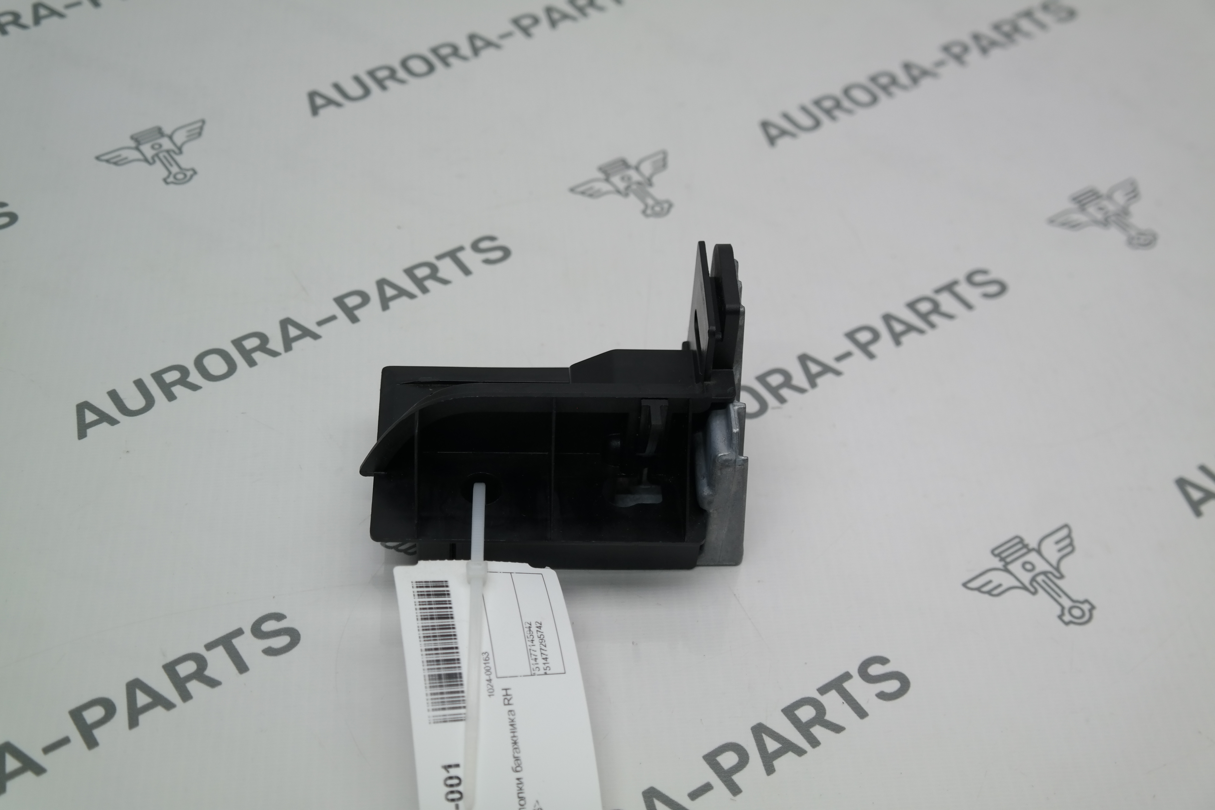 Кронштейн полки багажника RH BMW X5