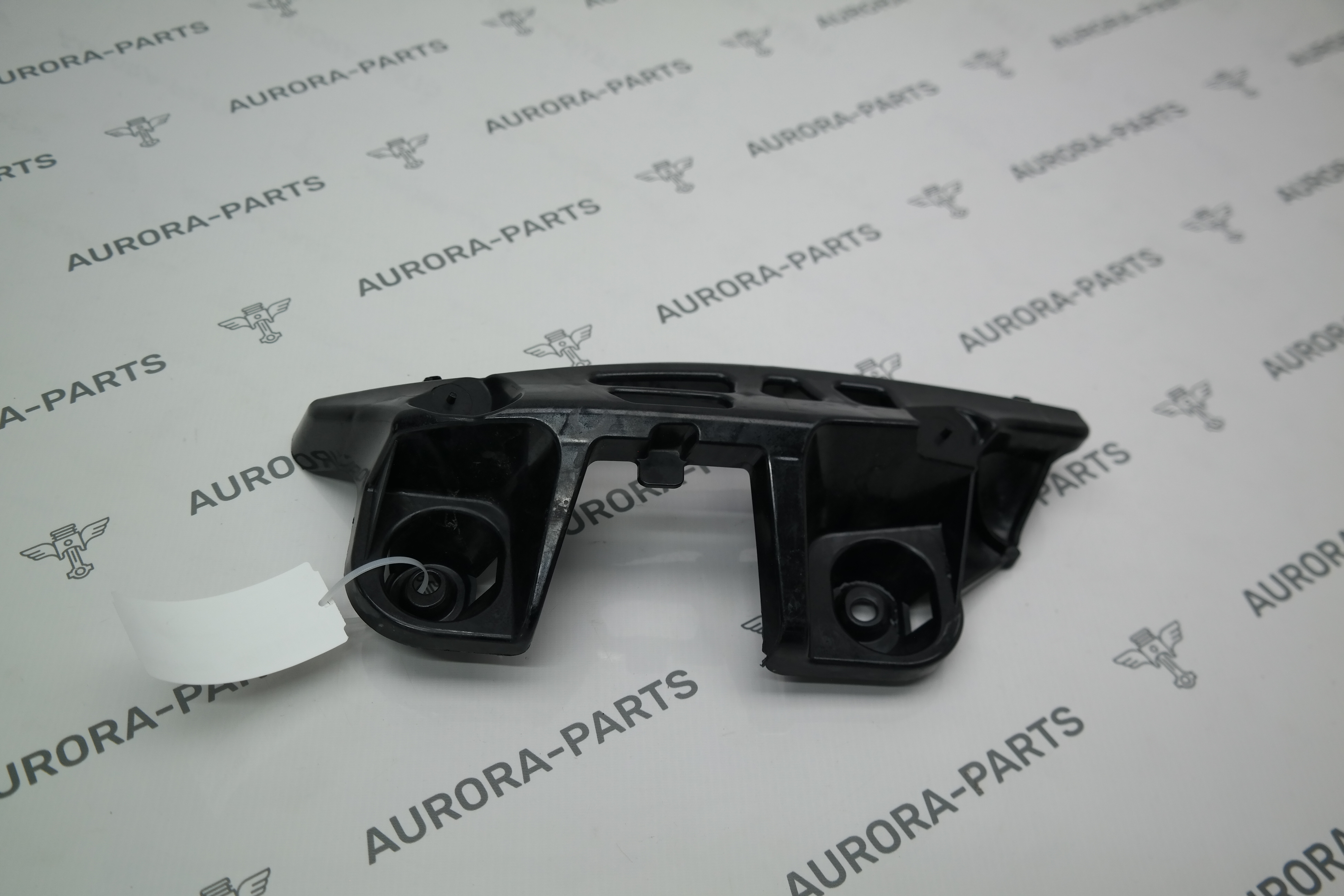 Кронштейн заднего бампера LН Mercedes CLA