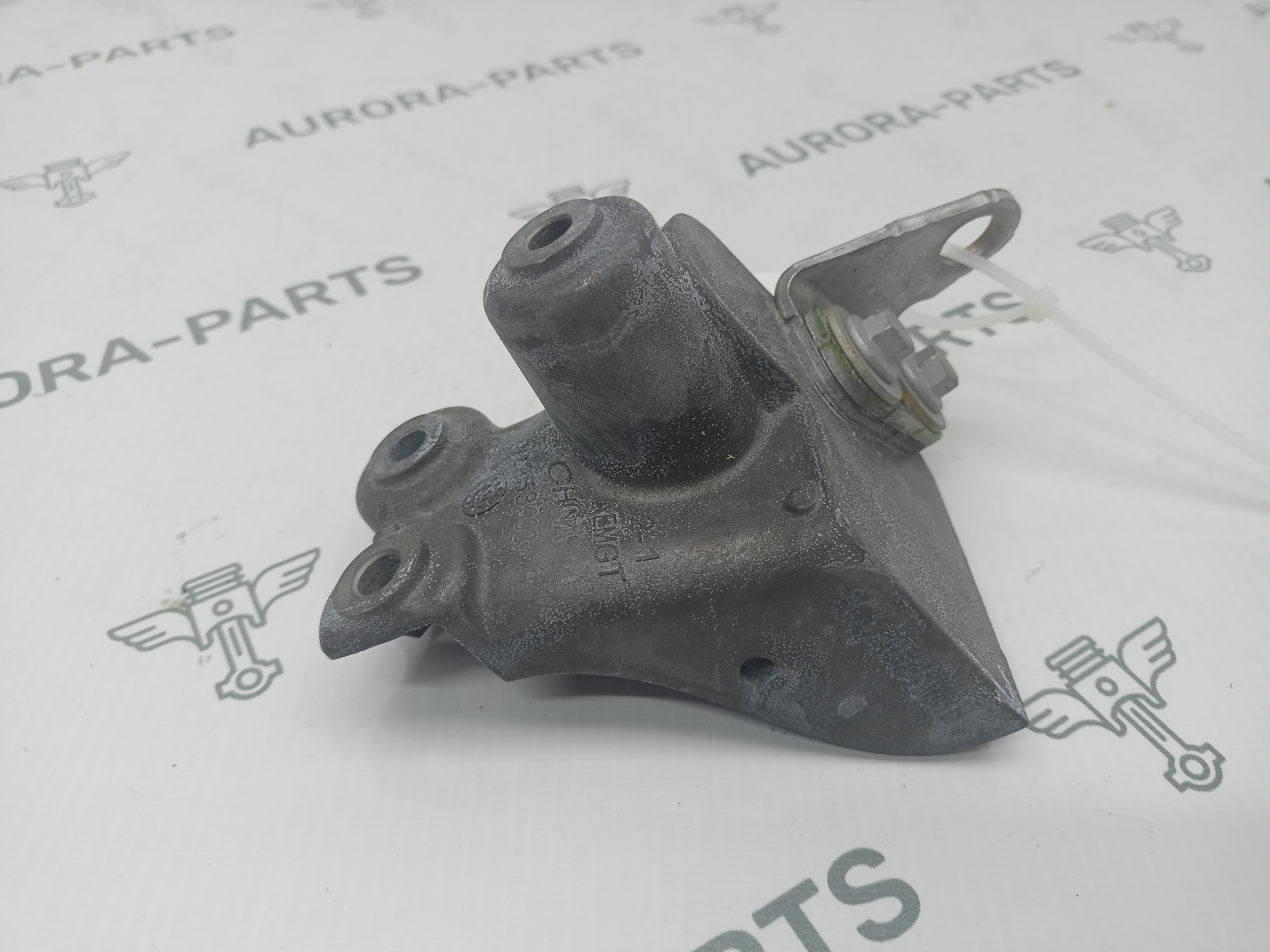 Кронштейн катализатора Volvo XC60