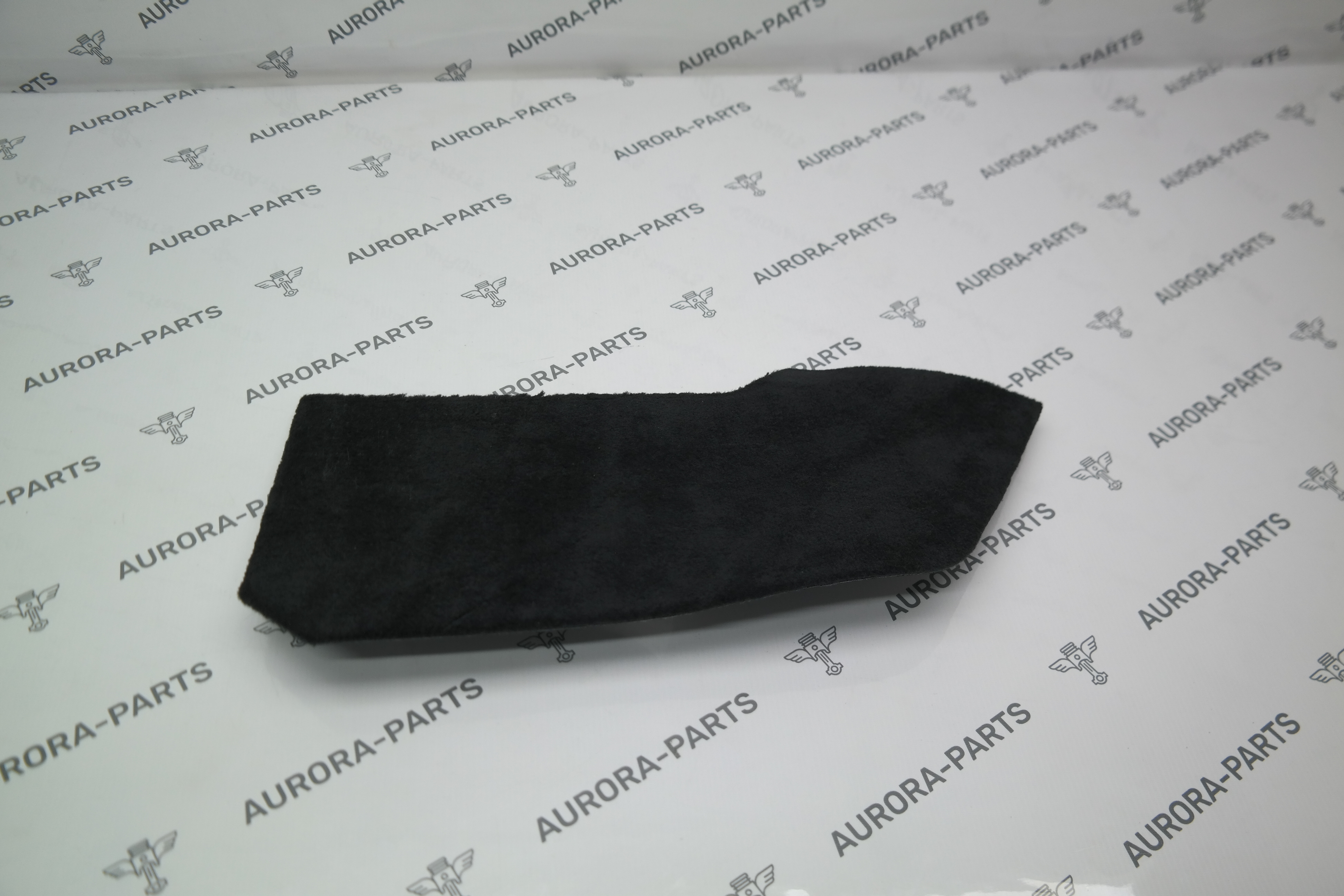 Обшивка центрального туннеля RН Volvo XC60