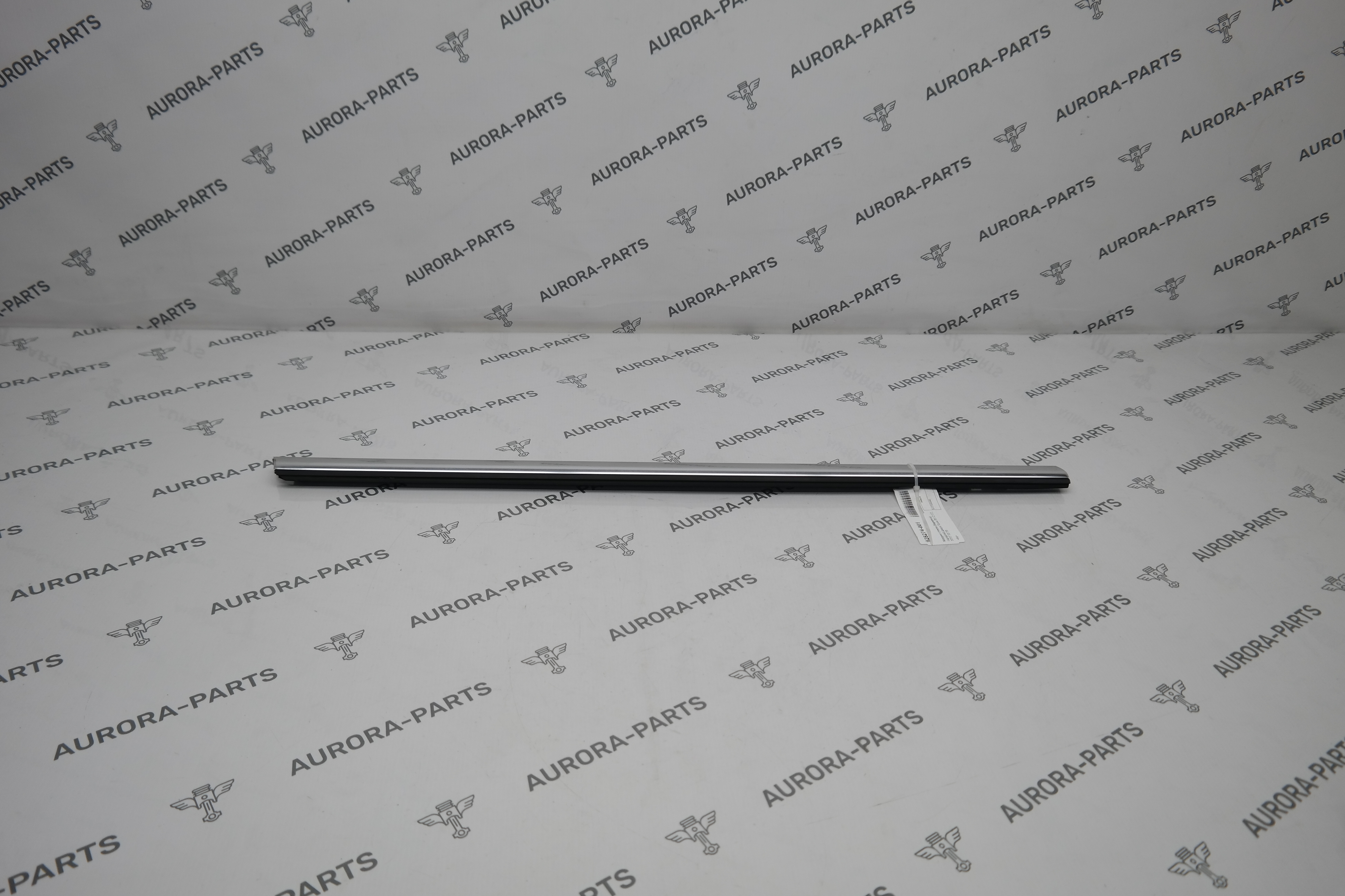 Молдинг стекла (Бархотка) передней двери Хром RH Mercedes CLA