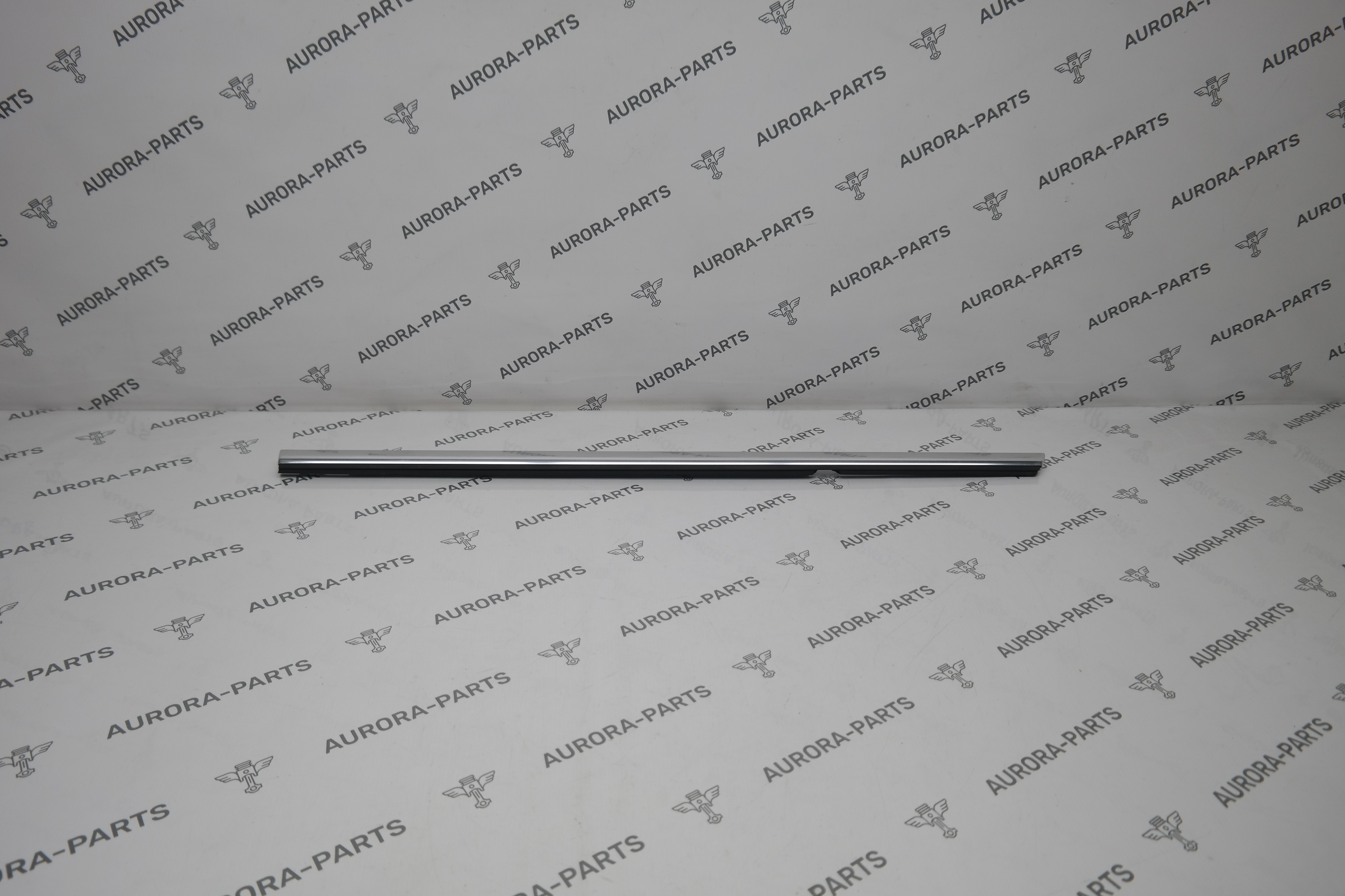 Молдинг стекла (Бархотка) задней двери ХРОМ RH Mercedes CLA