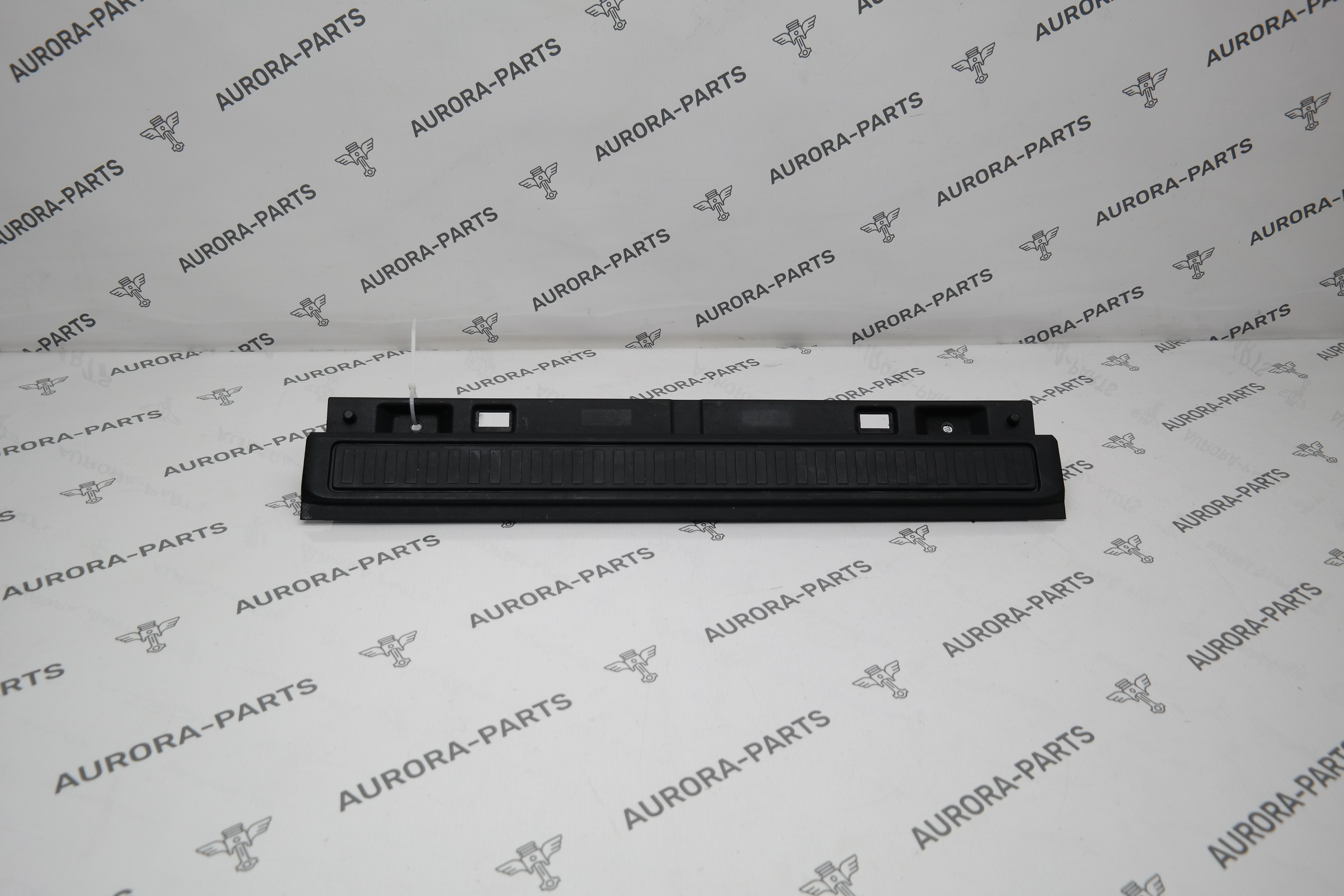 Накладка крышки багажника (нижняя) Land Rover Defender