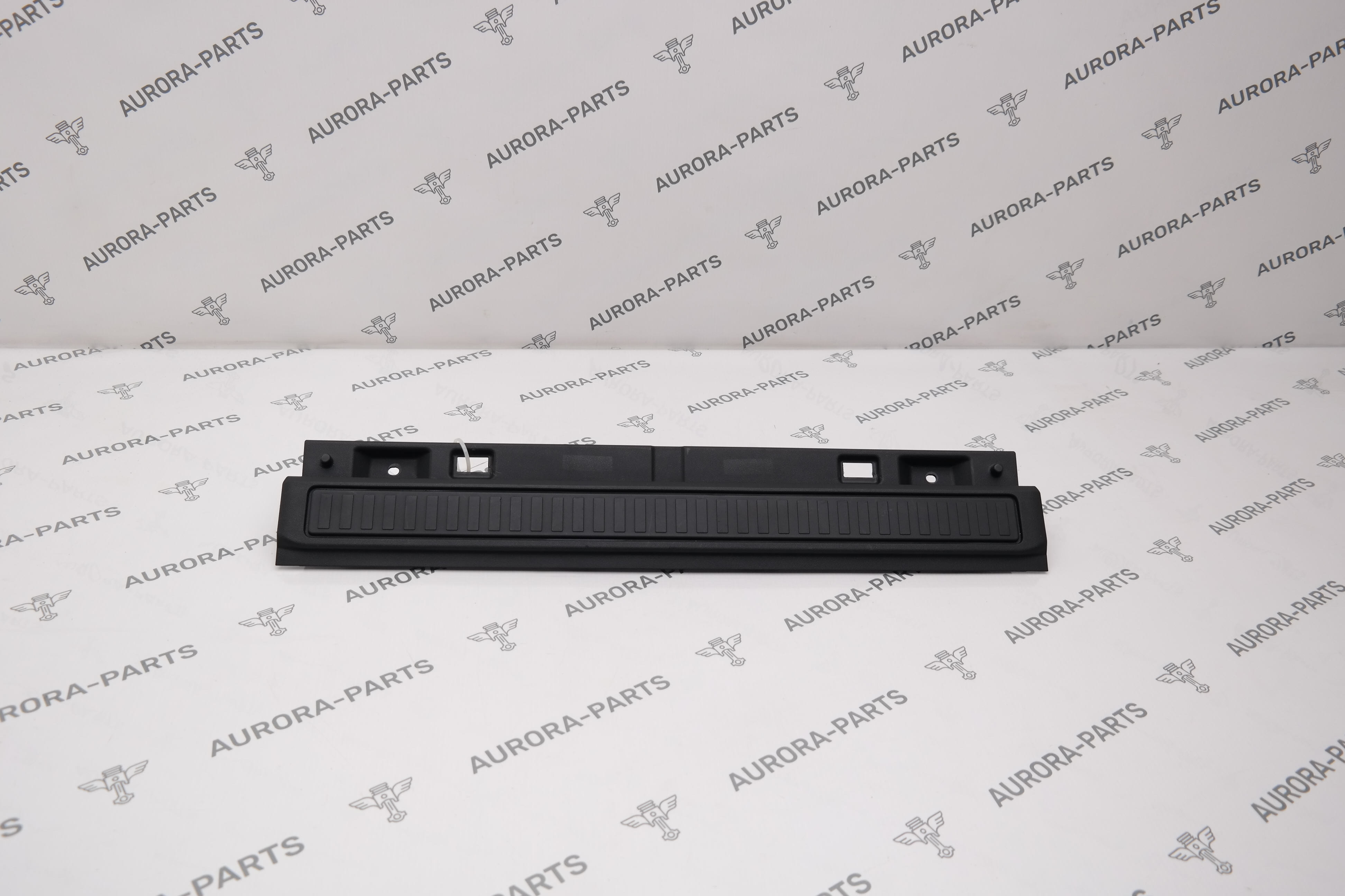 Накладка крышки багажника (нижняя) Land Rover Defender