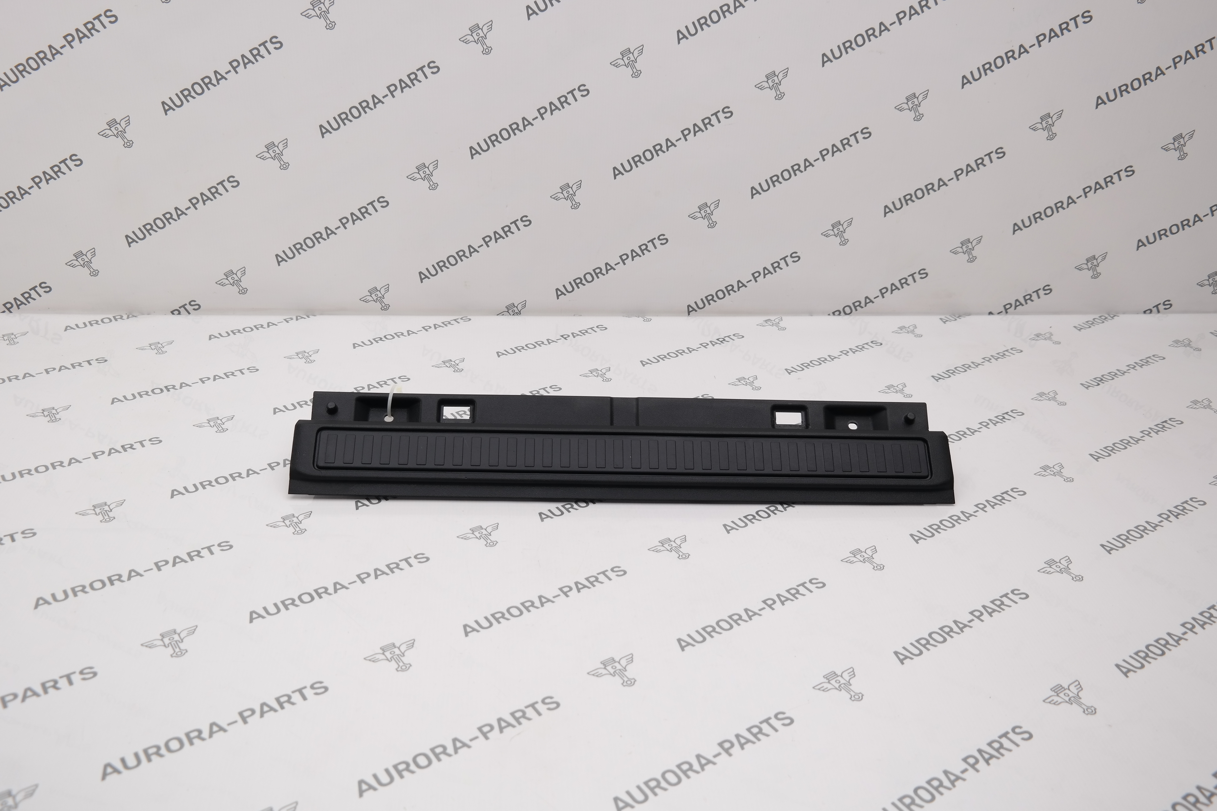 Накладка крышки багажника (нижняя) Land Rover Defender