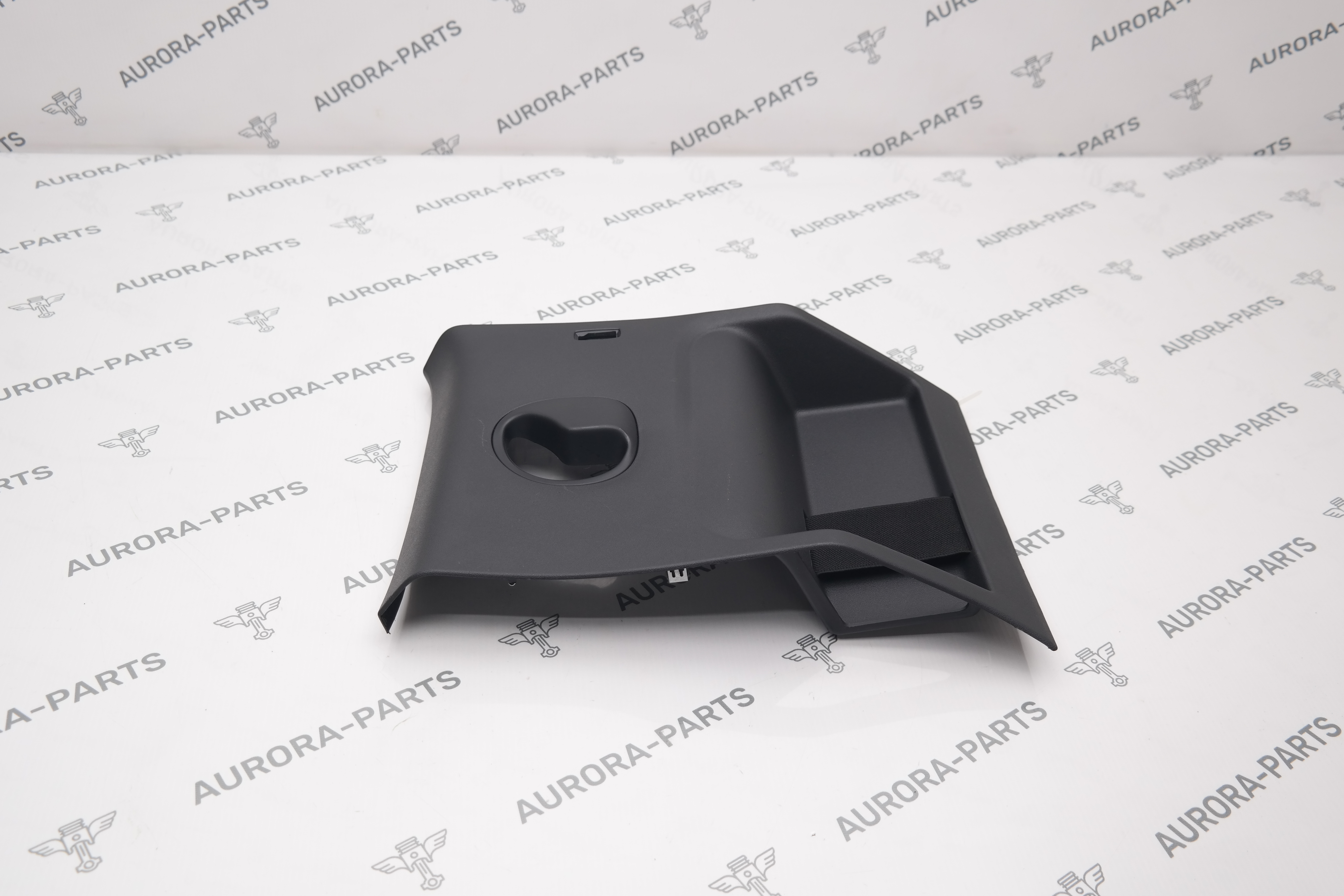 Обшивка стойки C RН Land Rover Defender