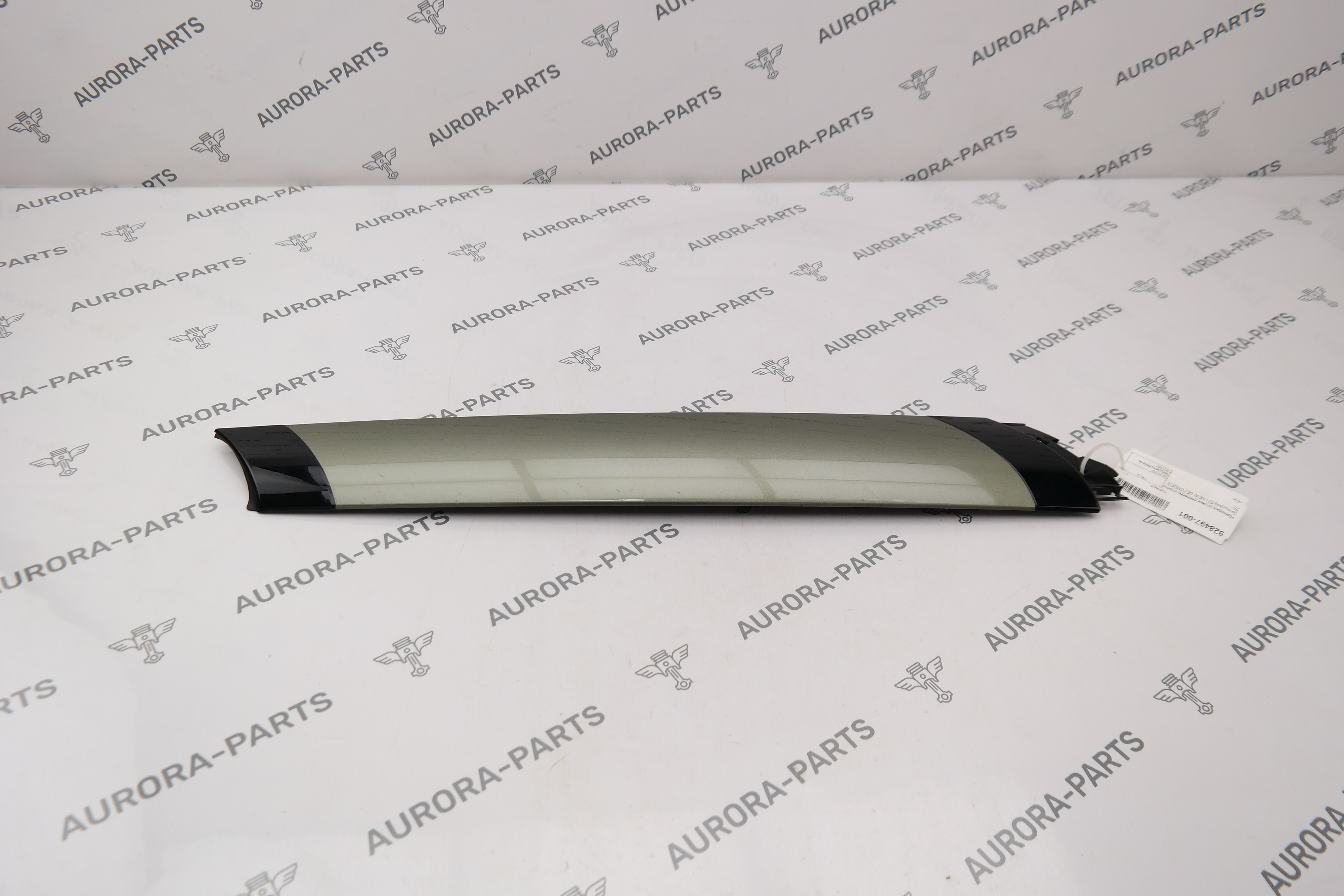 Накладка стойки лобового стекла (внешняя) RH Land Rover Defender