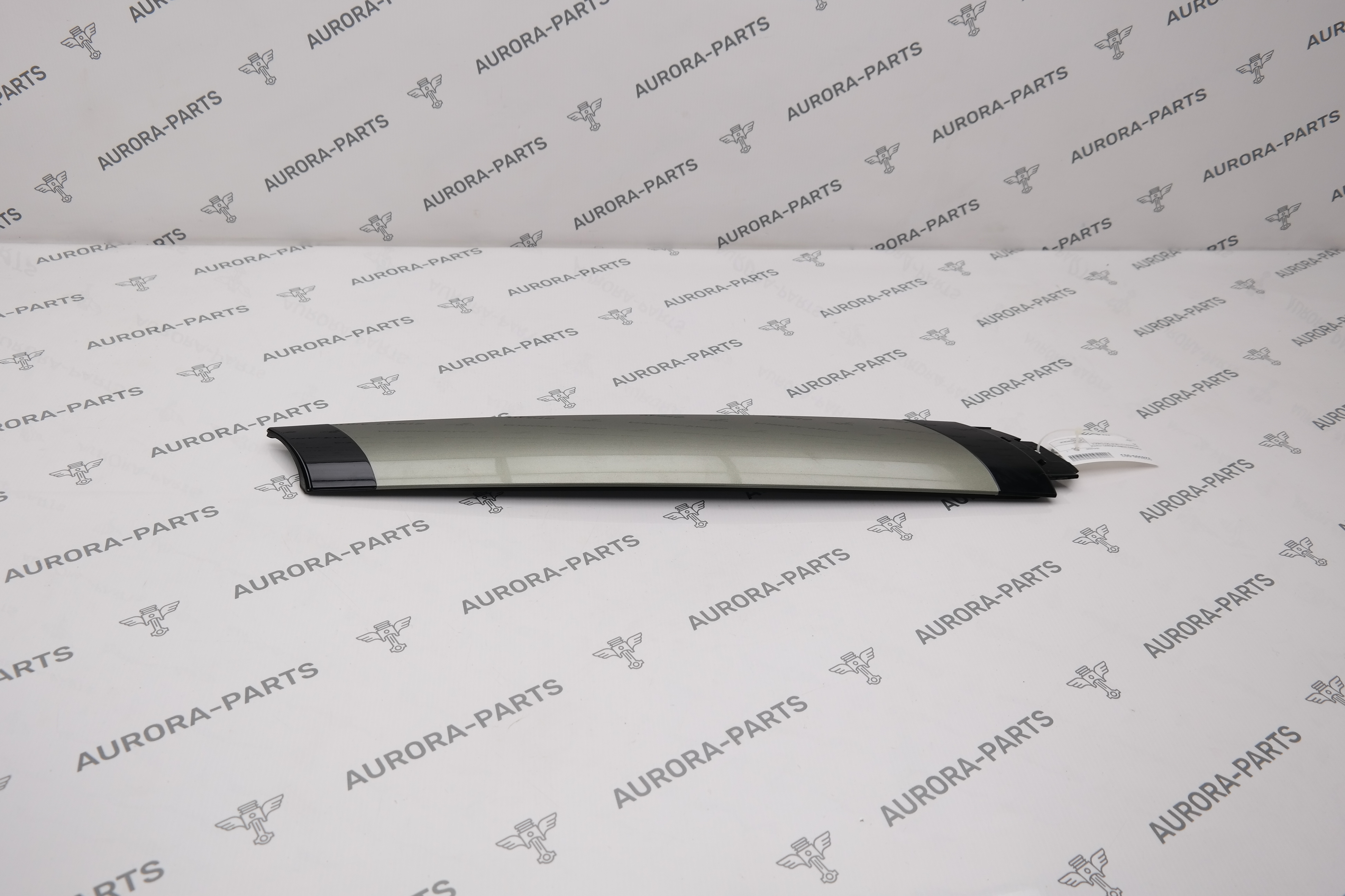 Накладка стойки лобового стекла (внешняя) LH Land Rover Defender