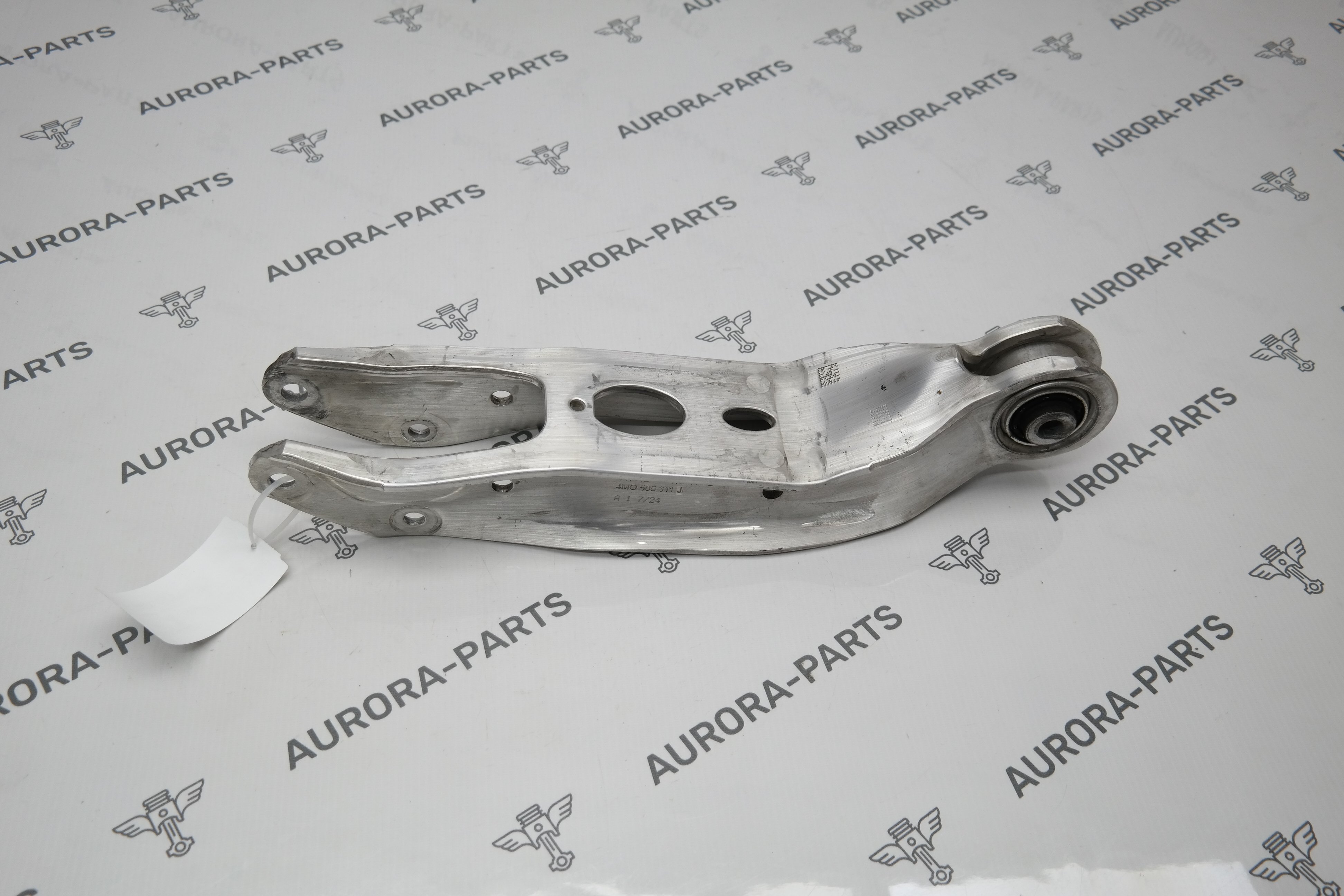 Рычаг задней подвески нижний поперечный LH = RH VW Touareg