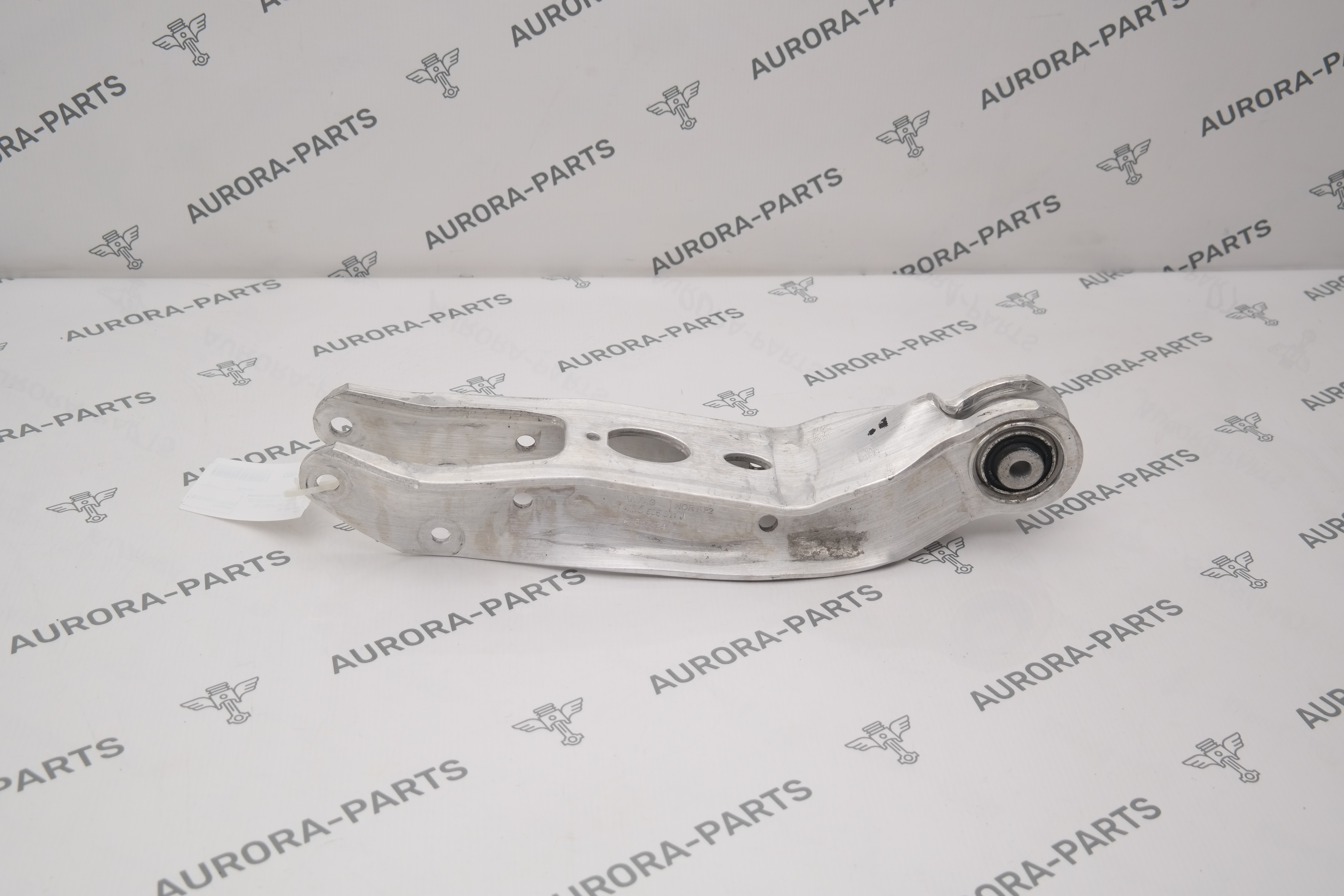 Рычаг задней подвески нижний поперечный LH = RH VW Touareg