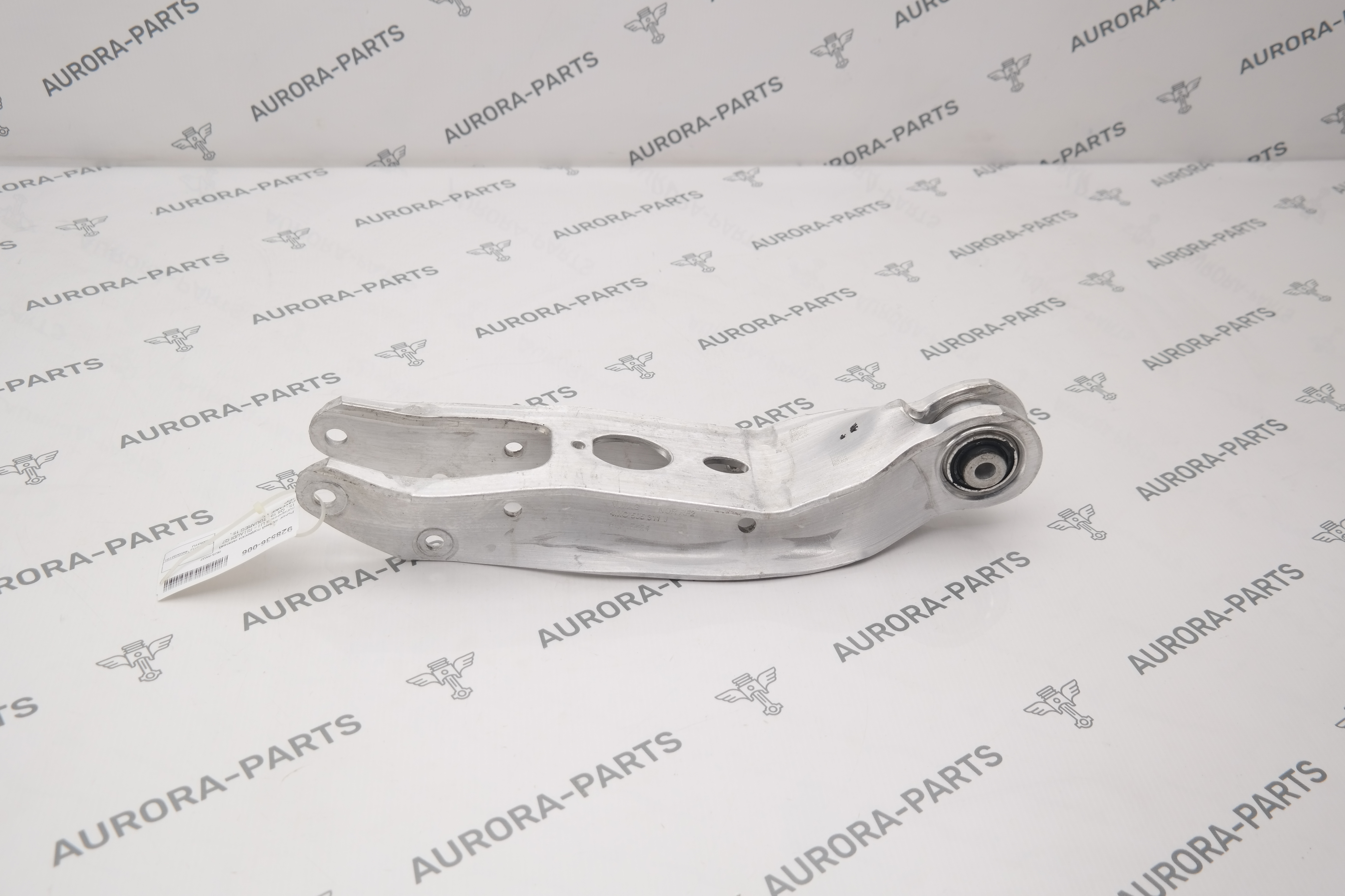 Рычаг задней подвески нижний поперечный LH = RH VW Touareg