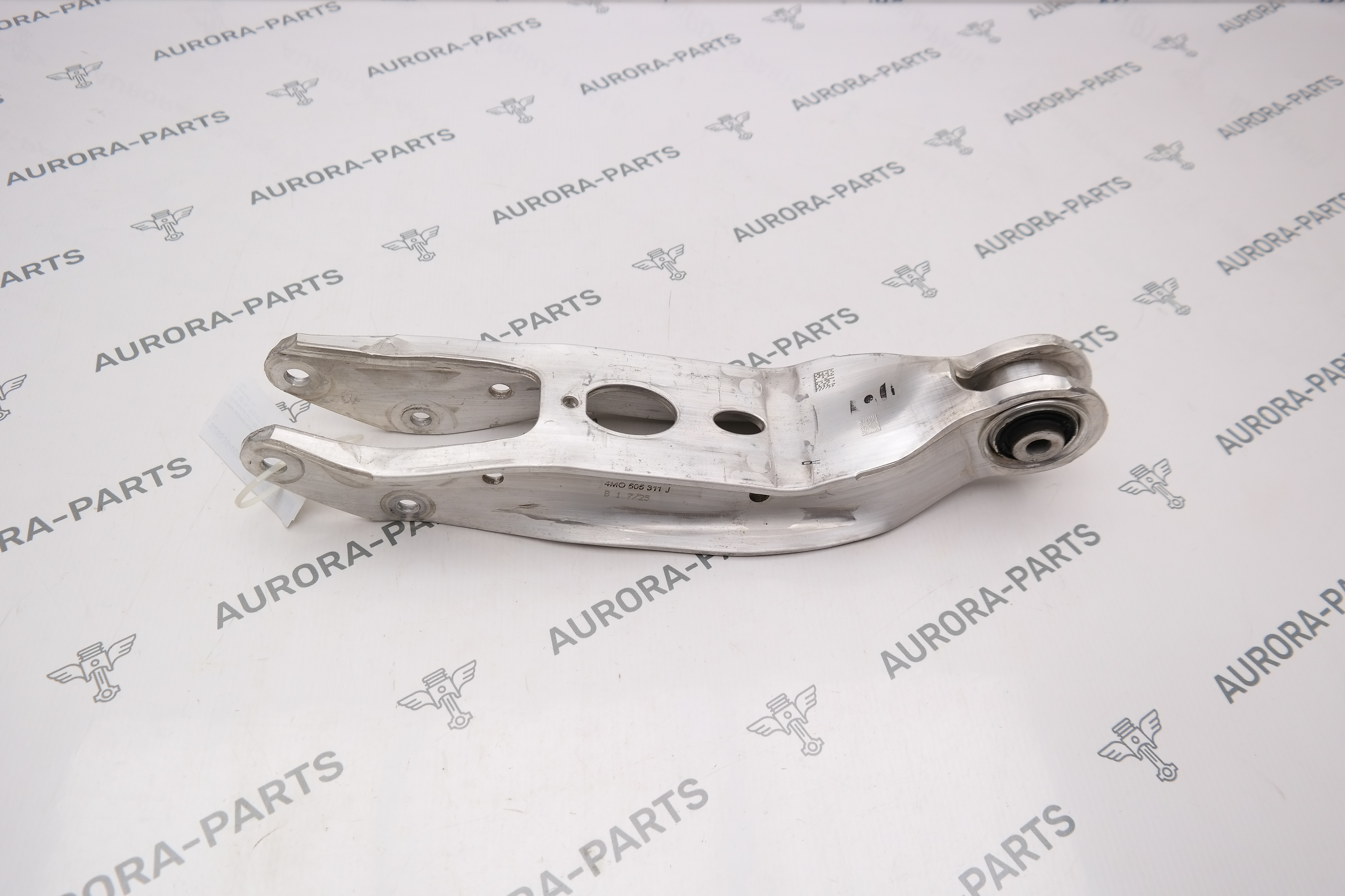 Рычаг задней подвески нижний поперечный LH = RH VW Touareg