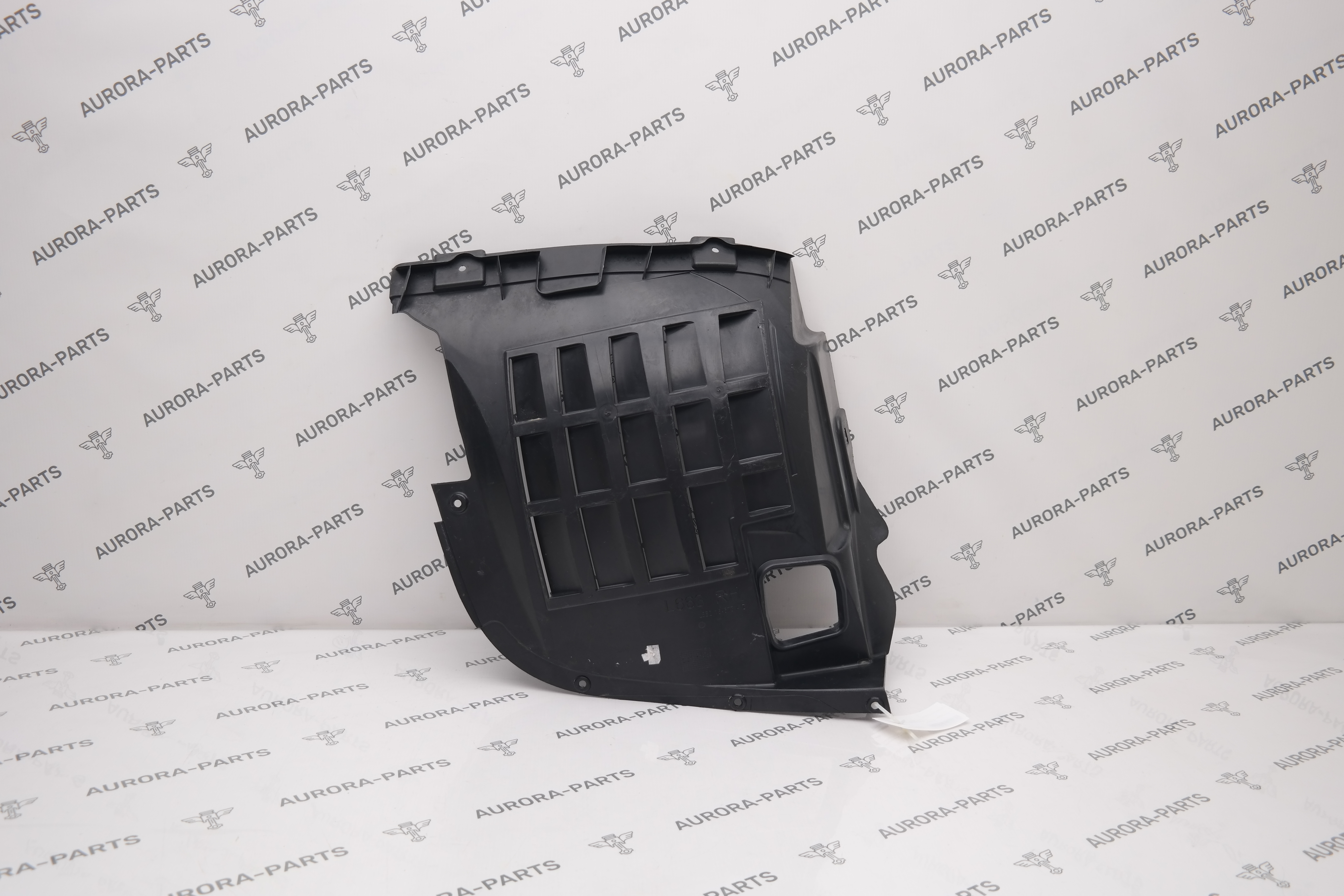 Подкрылок передний (передняя часть) RН Land Rover Defender