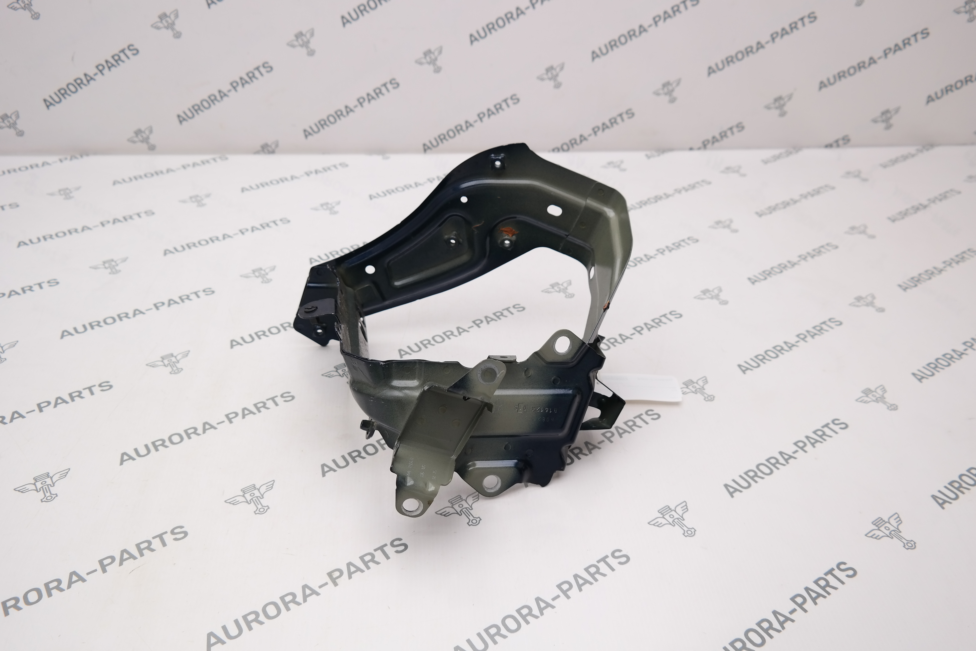 Кронштейн фары LH VW Touareg