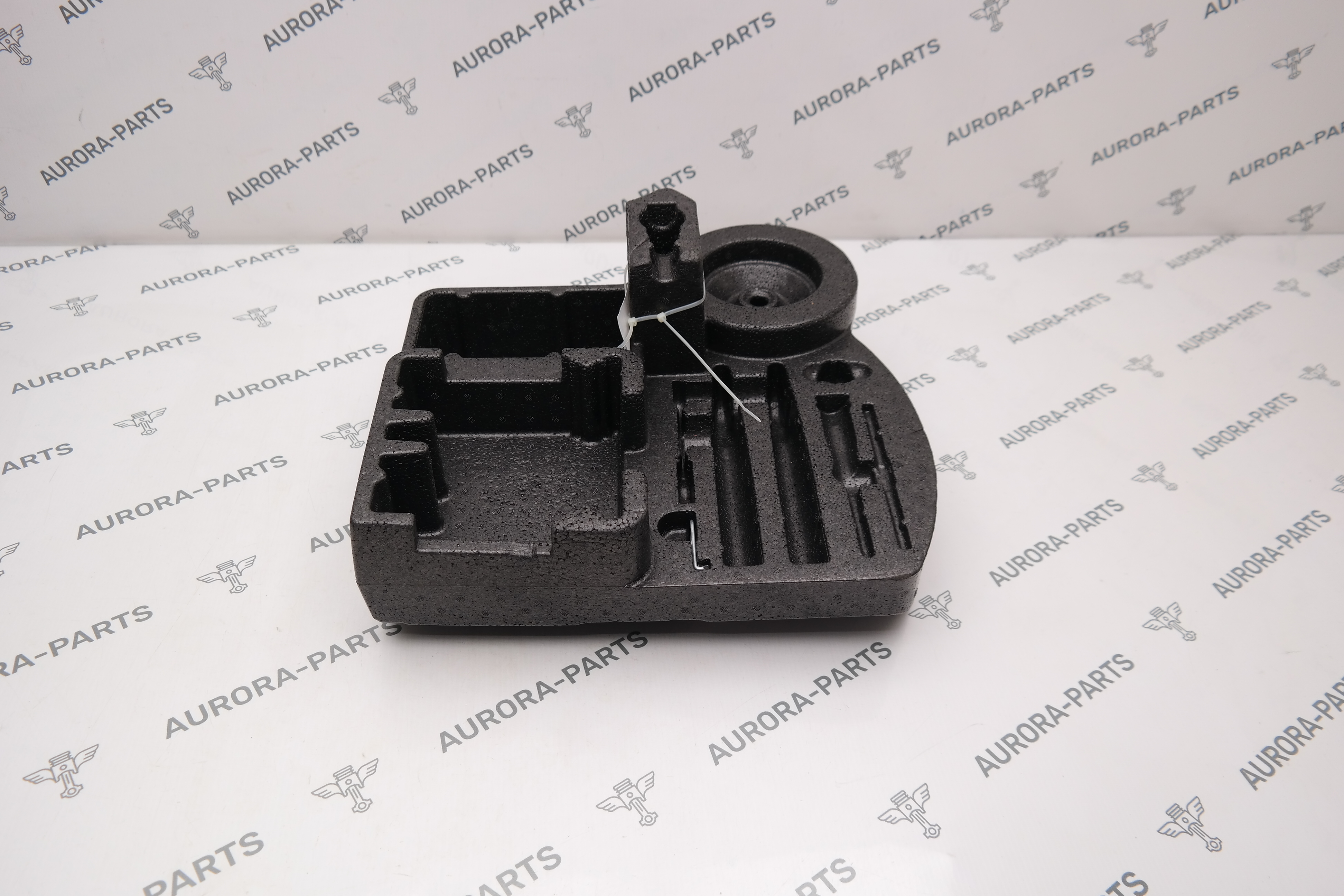 Ящик для инструментов и ниша для запаски VW Touareg