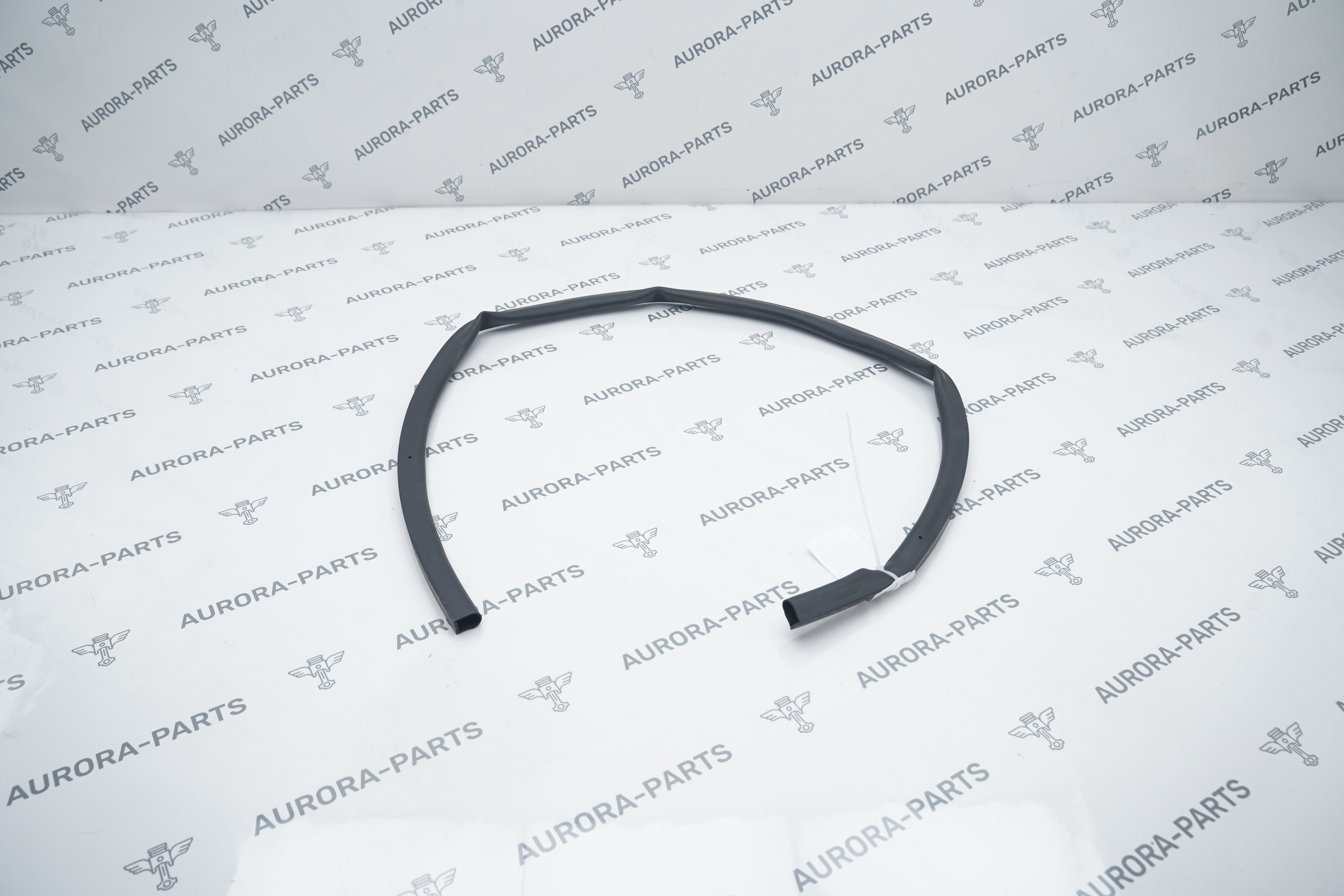 Уплотнитель капота передний BMW X7