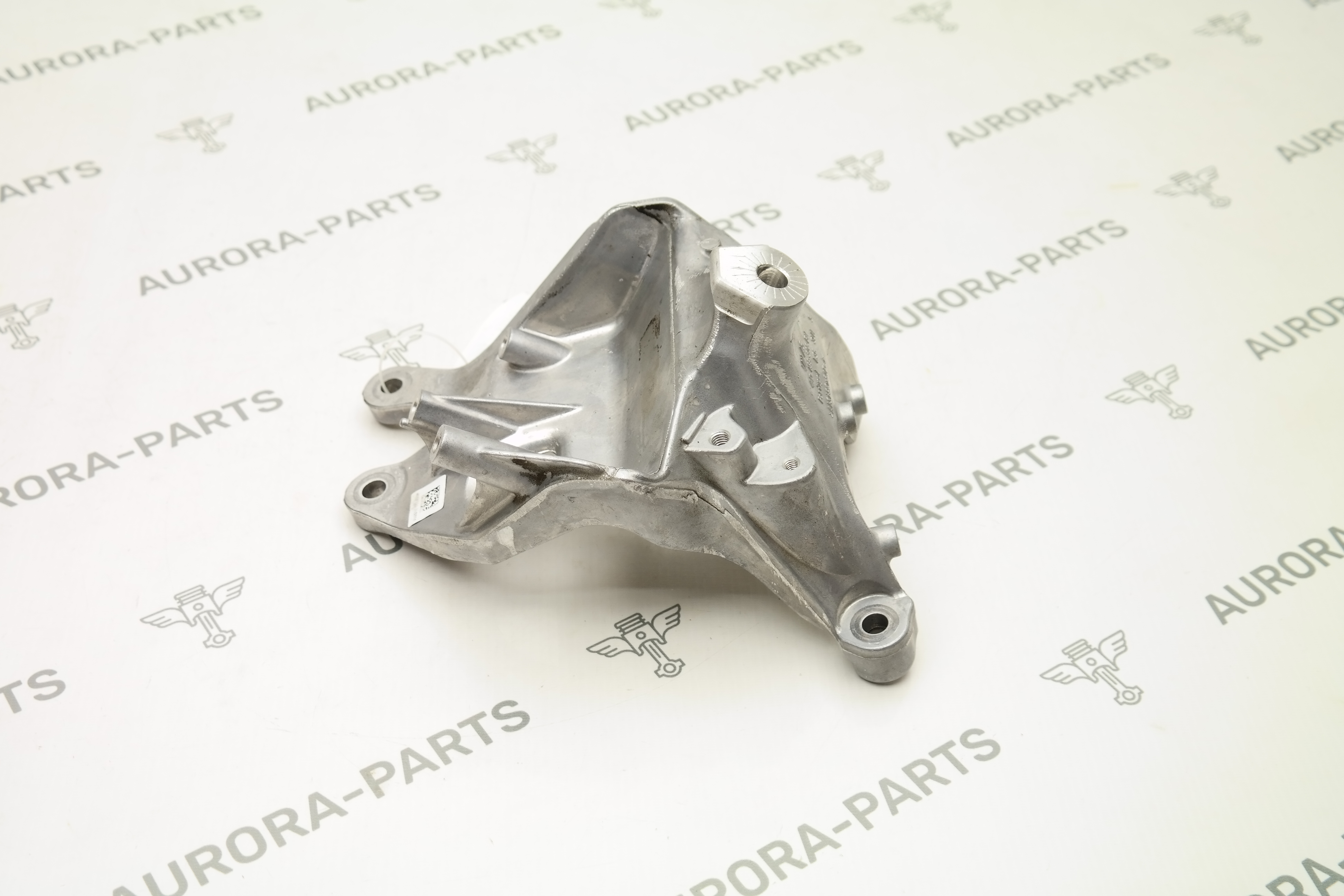 Кронштейн двигателя RH VW Touareg