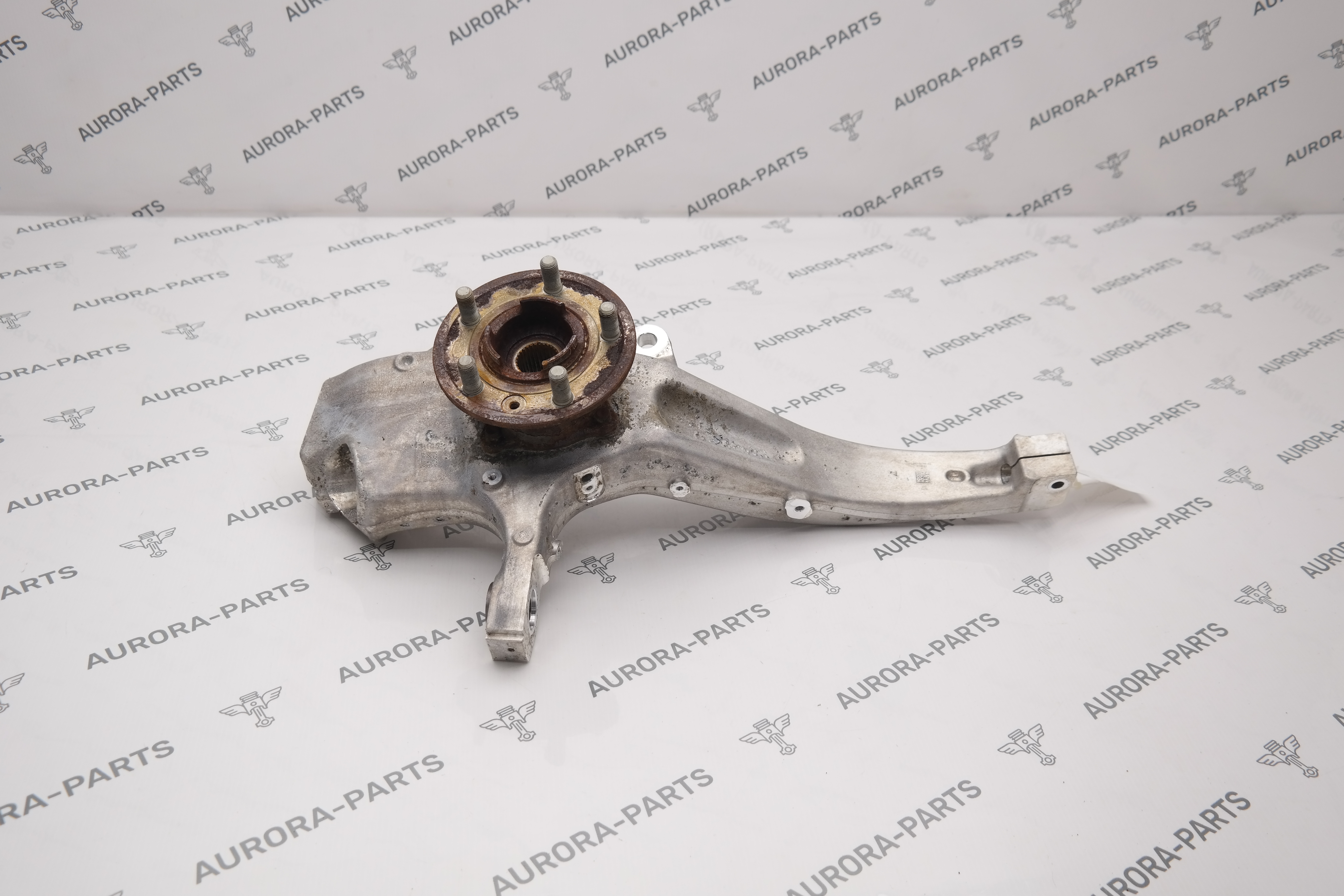 Кулак поворотный передний RН Land Rover Defender