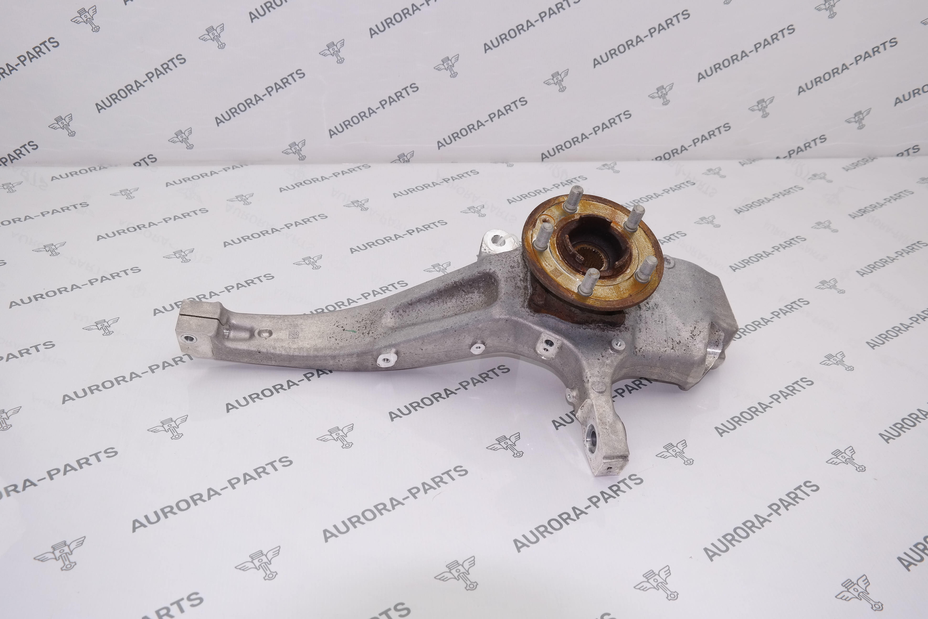 Кулак поворотный передний LН Land Rover Defender