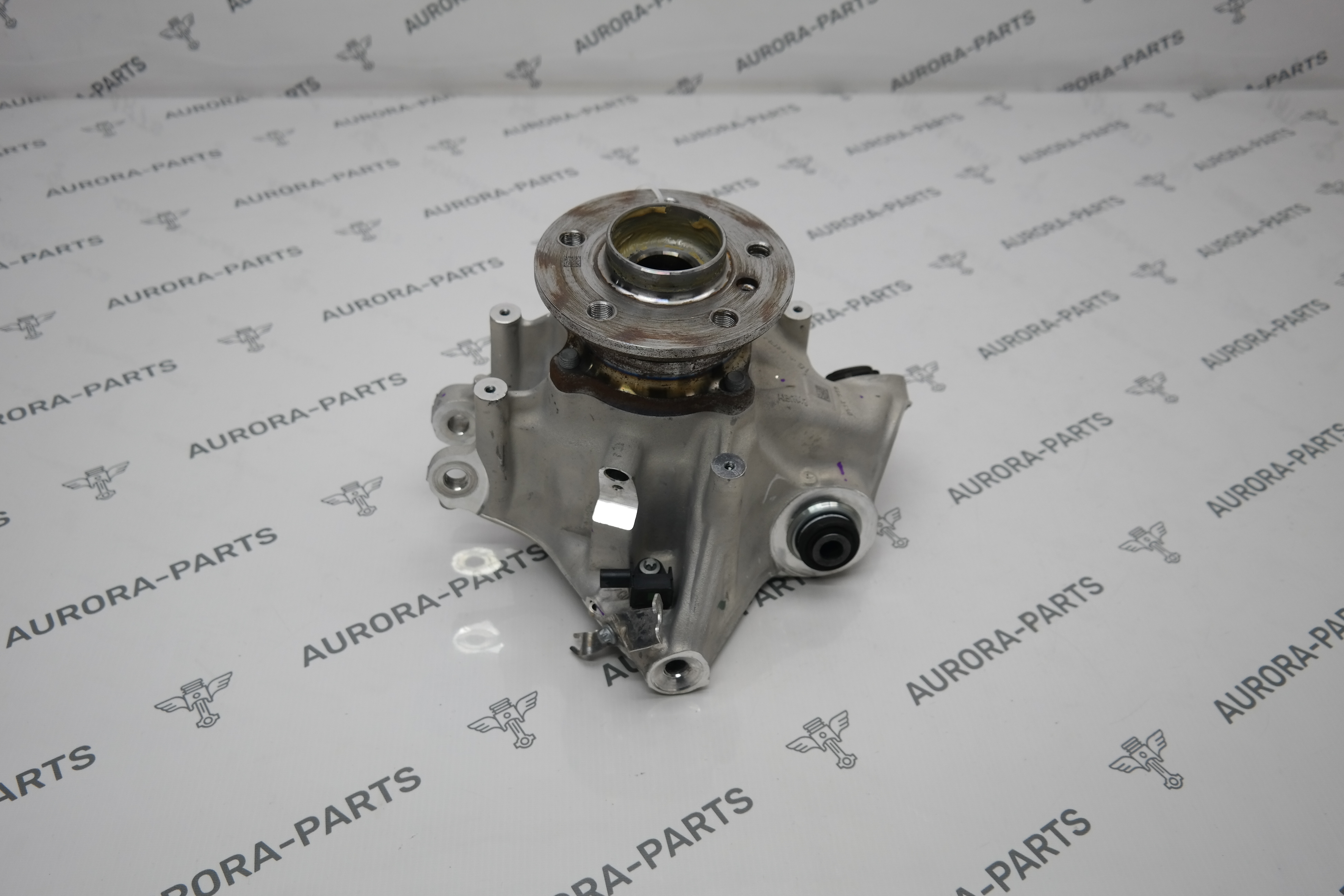 Кулак поворотный задней подвески в сборе со ступицей RH (2024г.) BMW X7