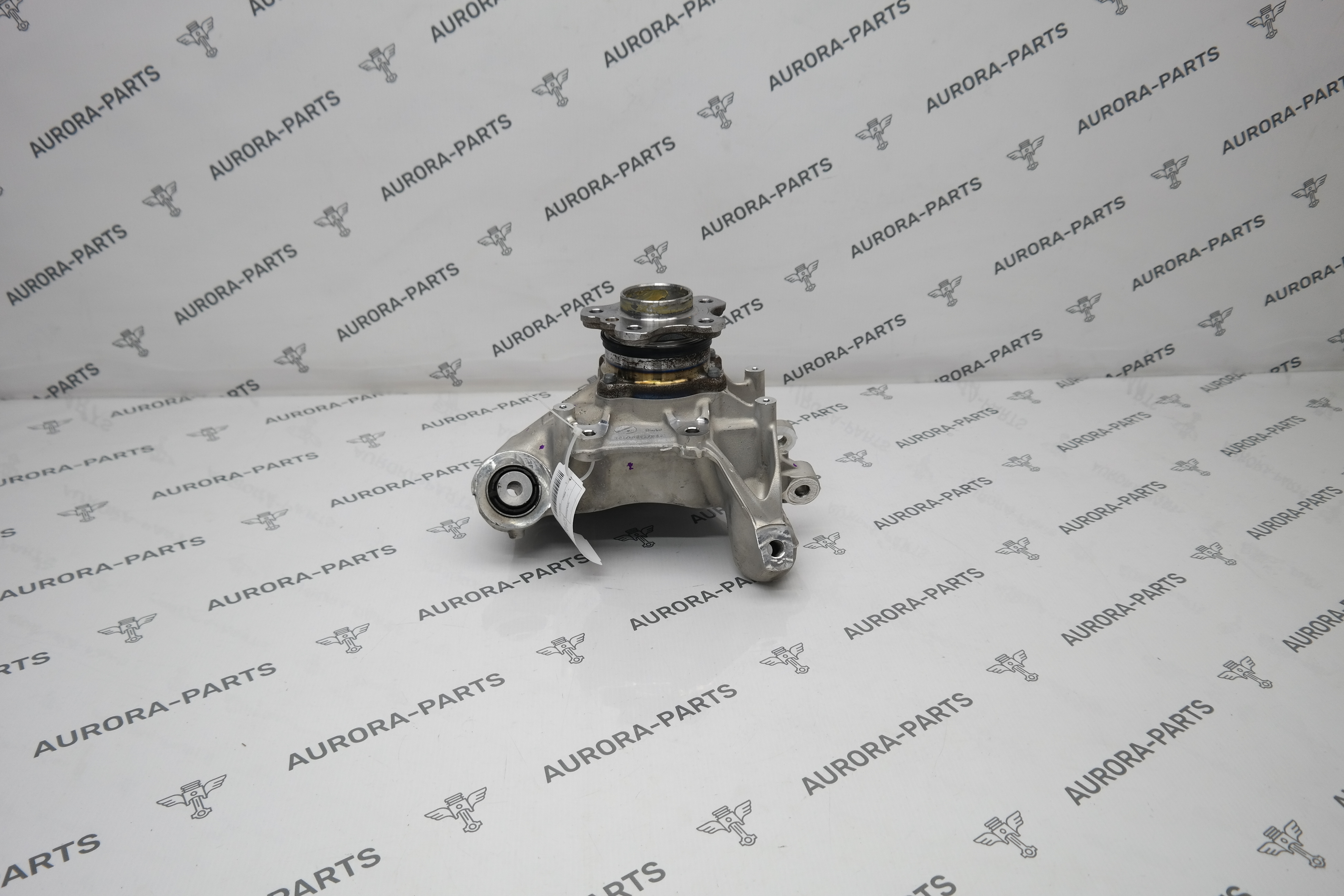 Кулак поворотный задней подвески в сборе со ступицей RH (2024г.) BMW X7