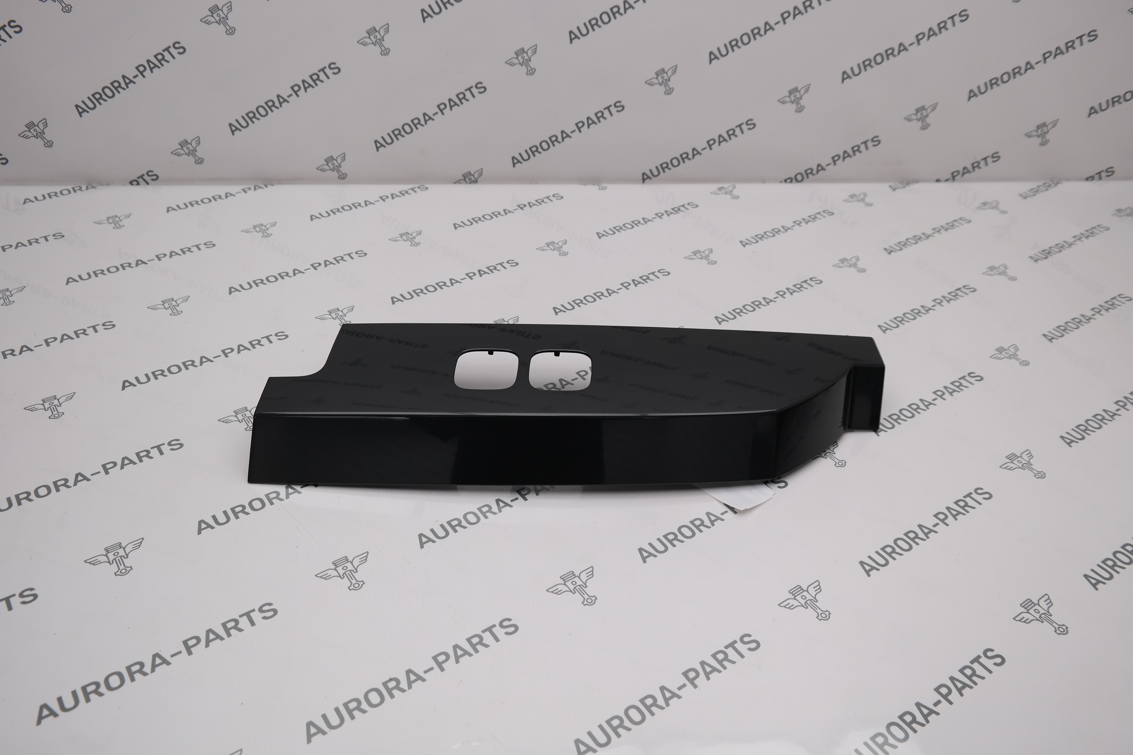 Накладка заднего фонаря RH Land Rover Defender