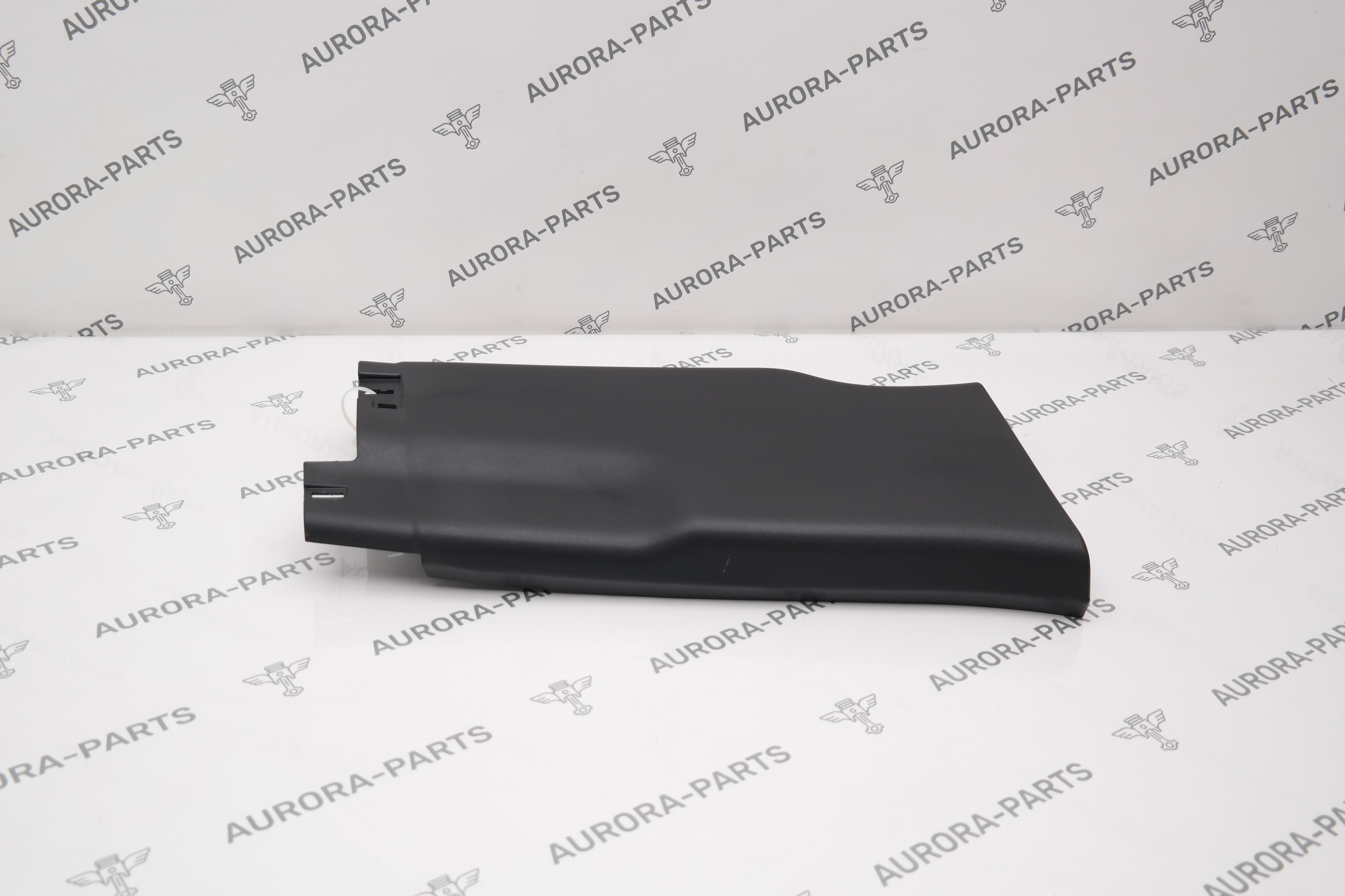 Обшивка стойки B RН нижняя часть Land Rover Defender