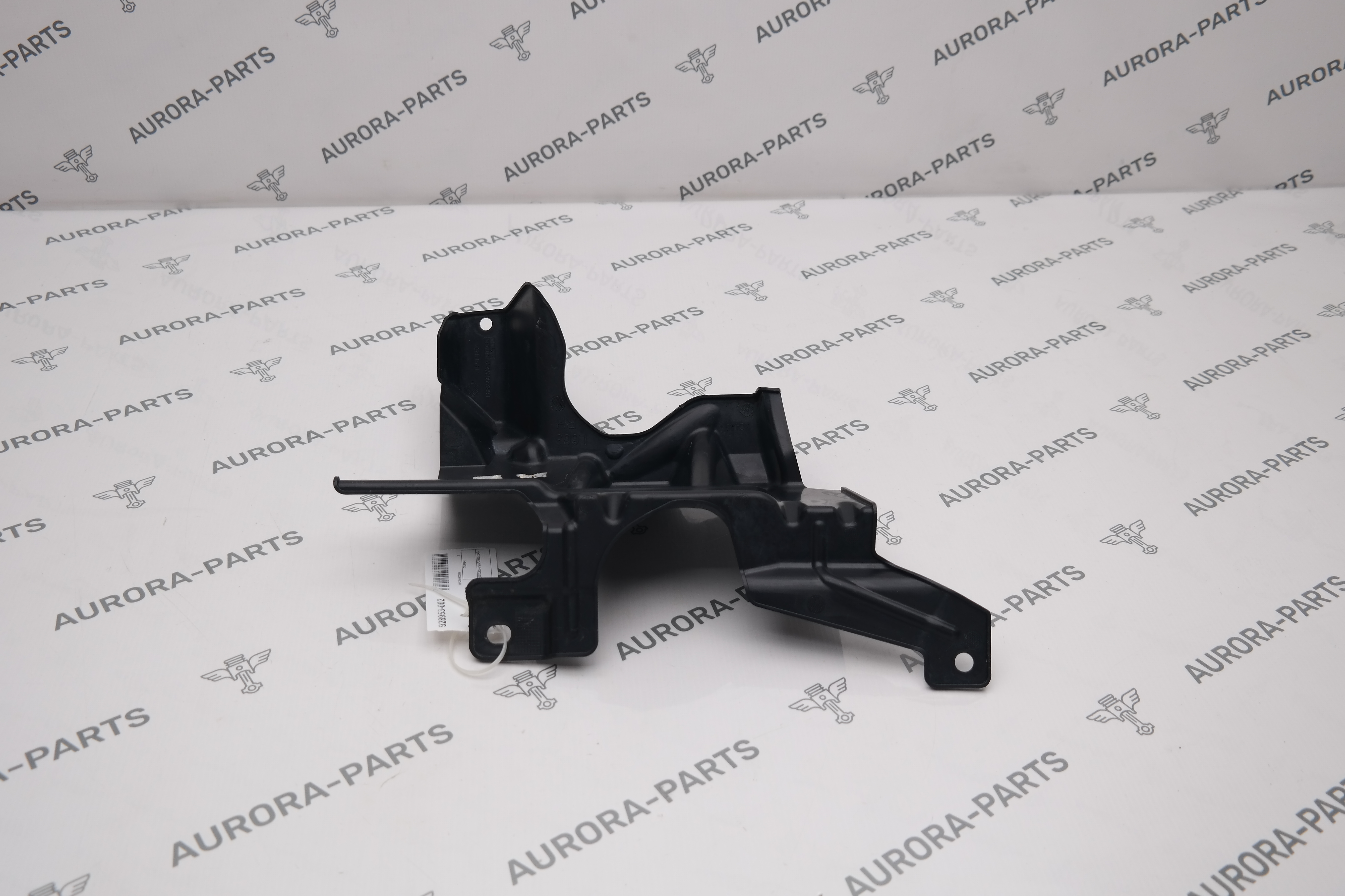 Пыльник двигателя RН Land Rover Defender