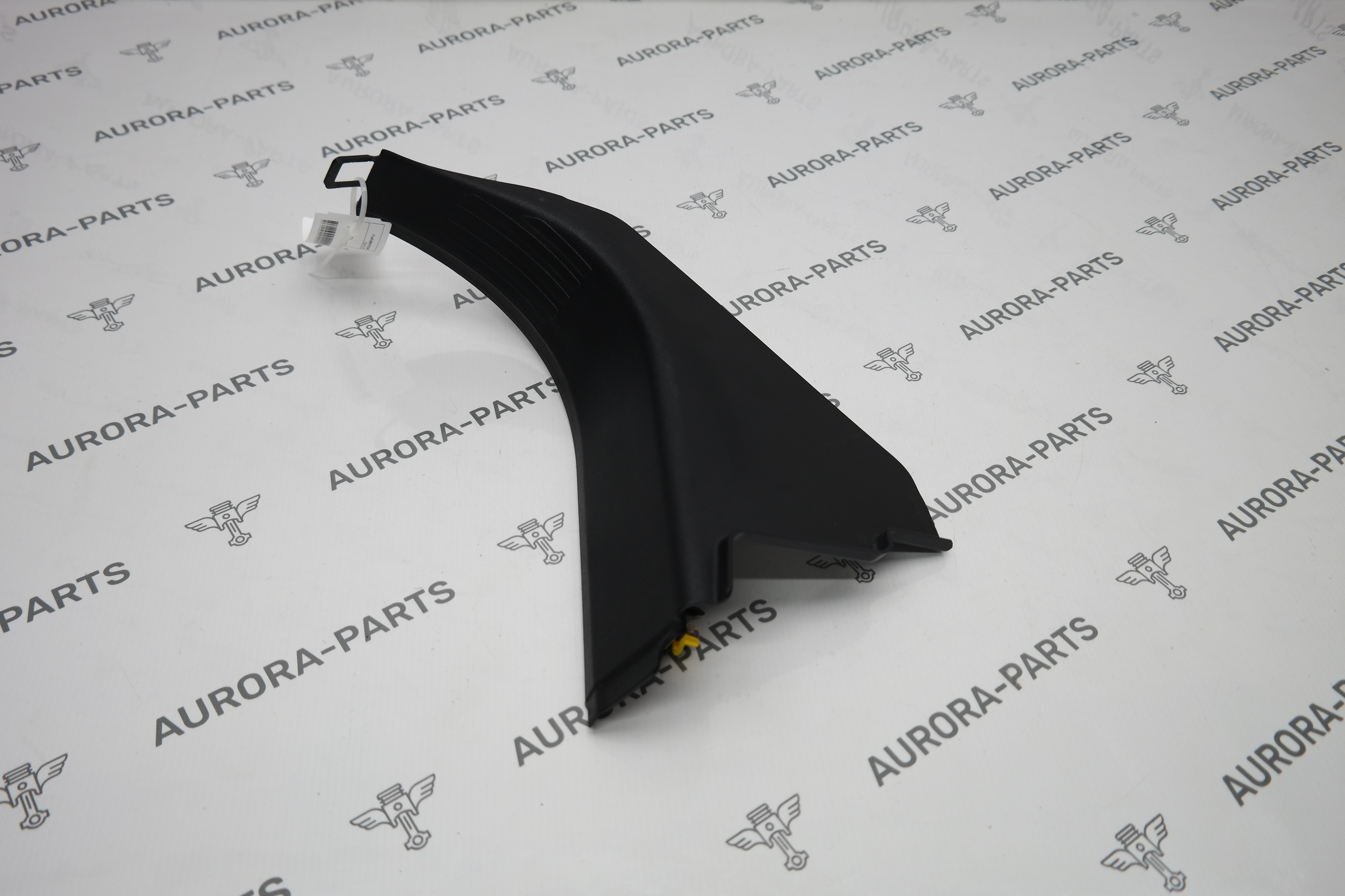 Обшивка стойки А нижняя RН Land Rover Defender