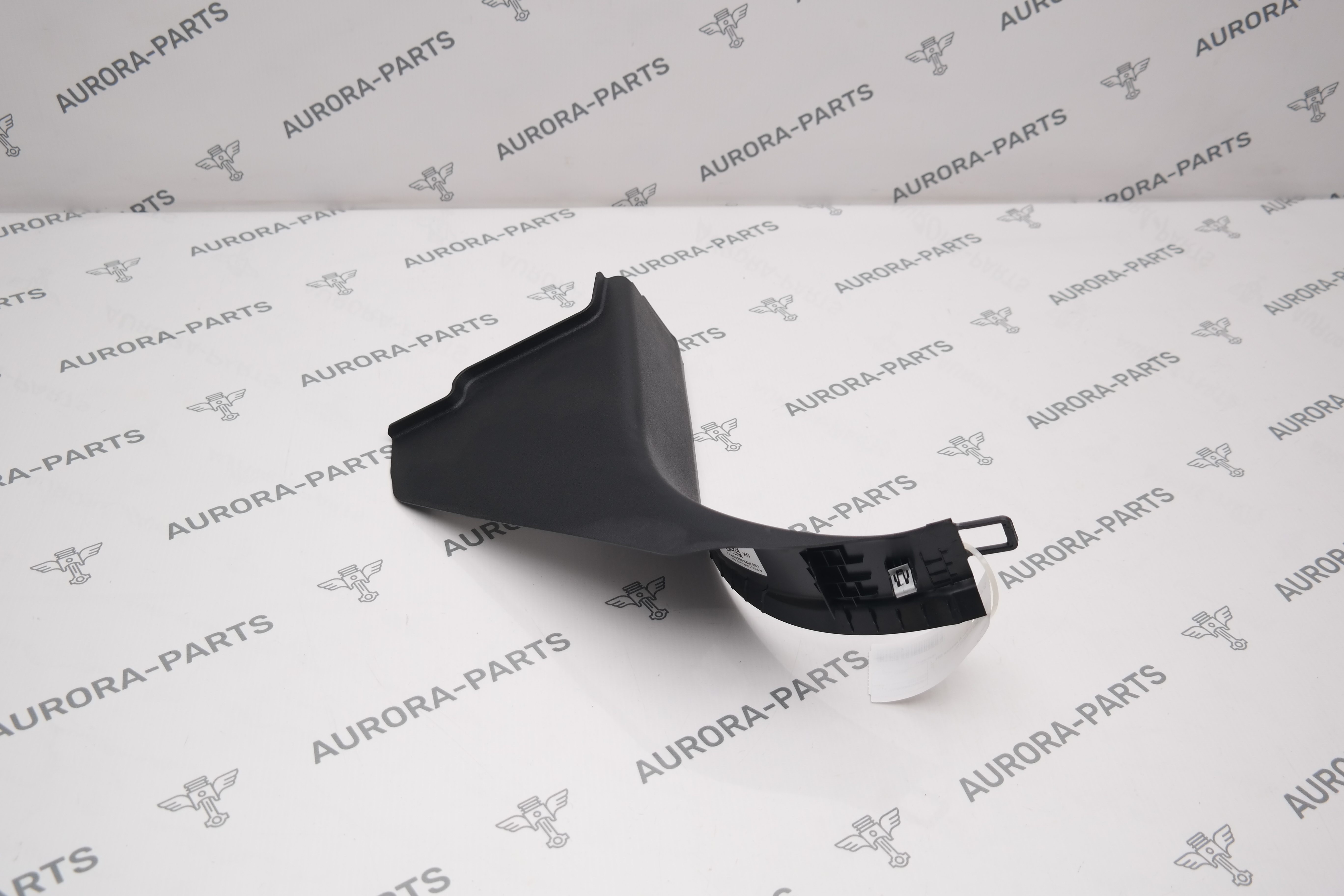 Обшивка стойки А нижняя RН Land Rover Defender