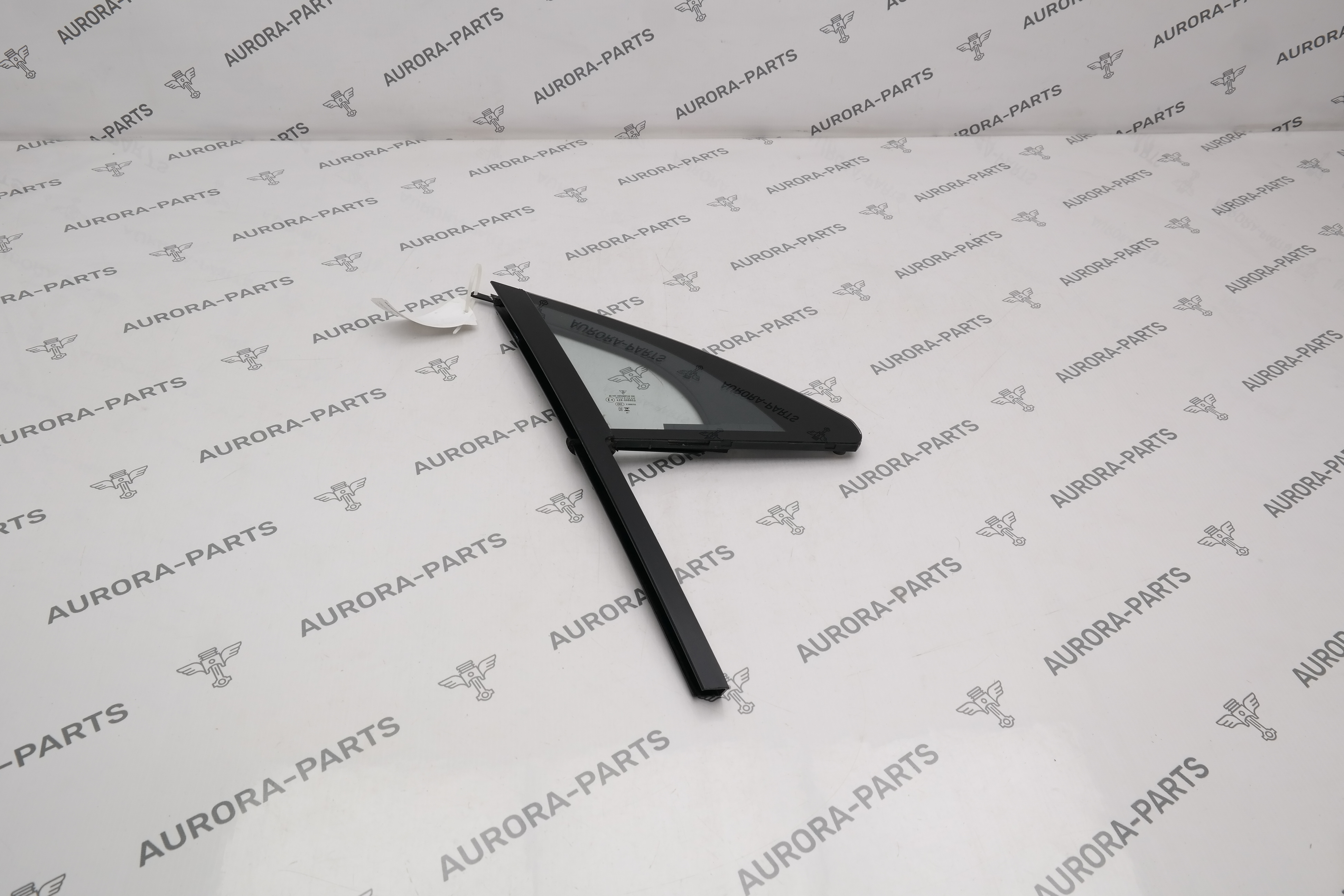 Стекло двери передней RH (форточка) Porsche Macan